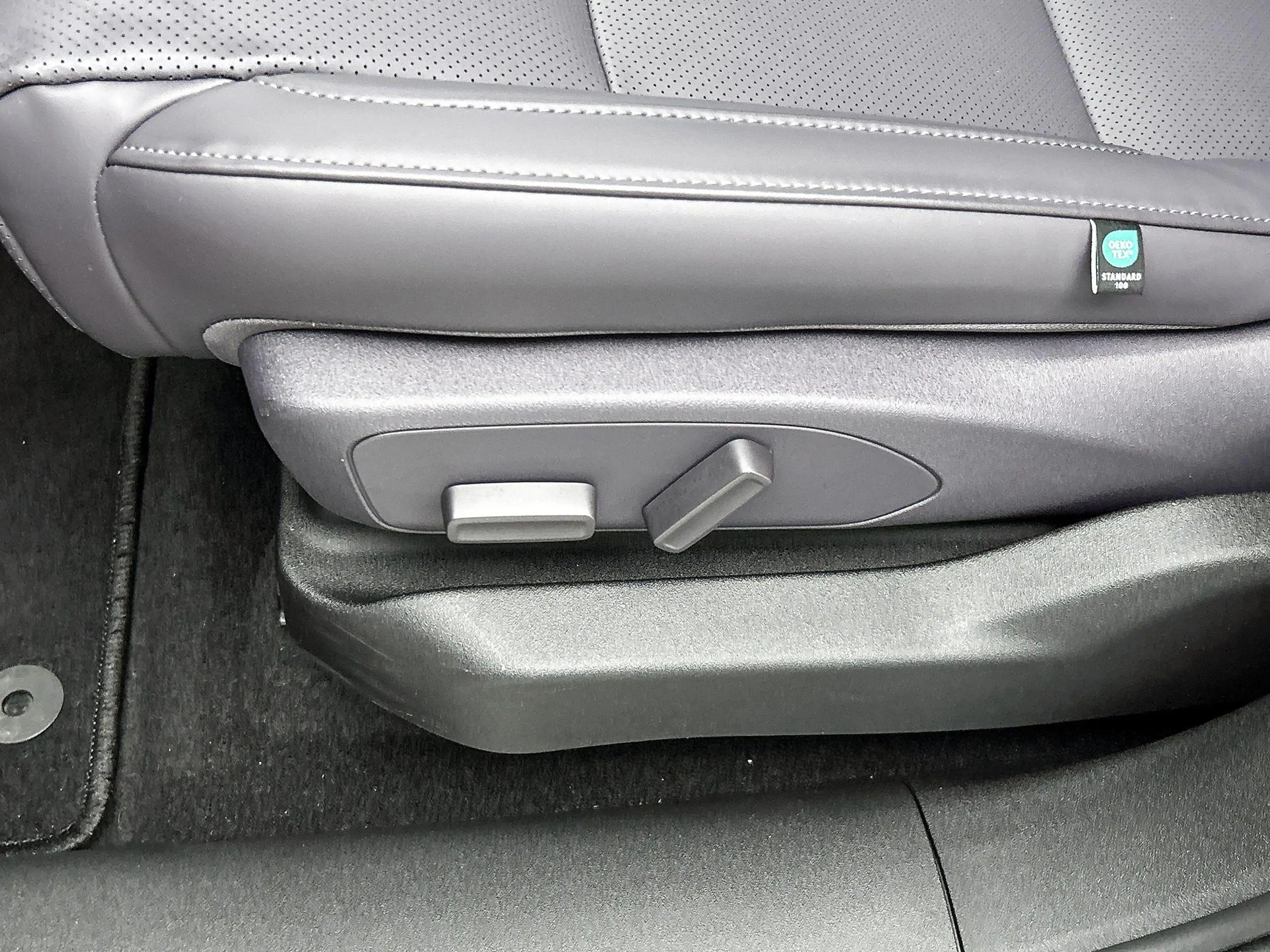 Leapmotor C10 Design REEV Plug-in Hybrid 215pk 28.4 kWh Automaat — photo 15