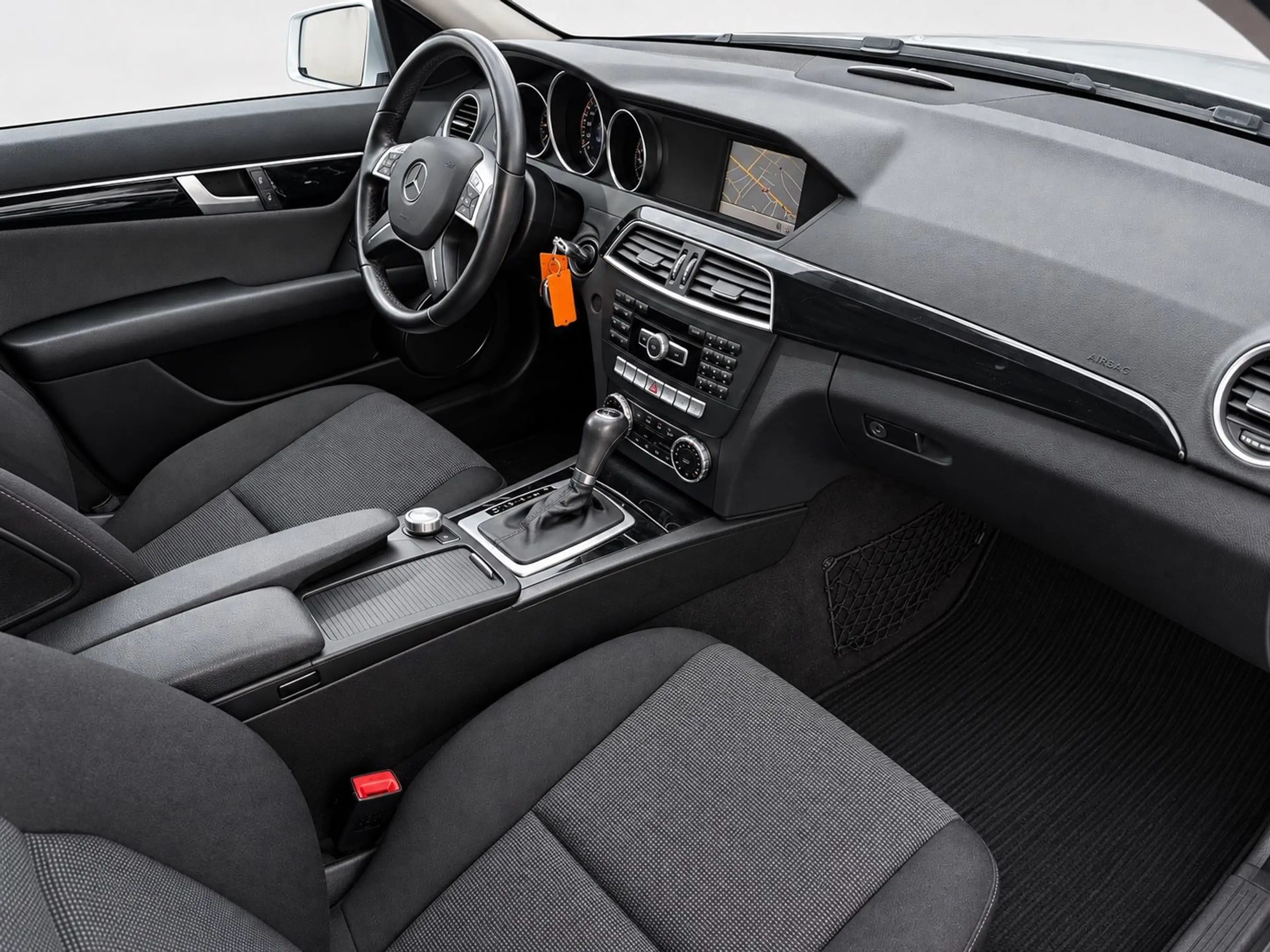 Mercedes-Benz C 180 CGI - AHK | NAVI | PTS | SHZ — photo 12