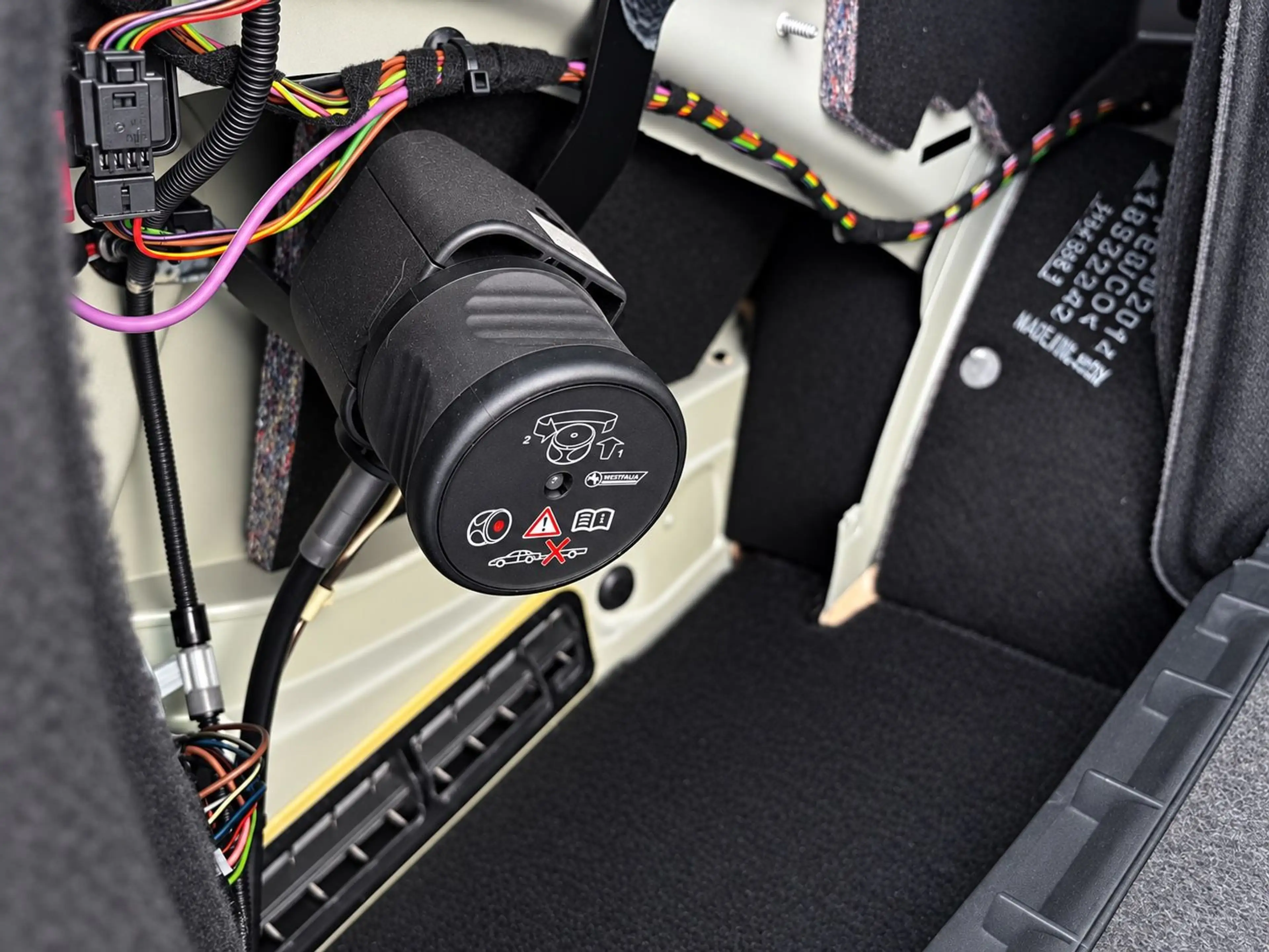 Mercedes-Benz C 180 CGI - AHK | NAVI | PTS | SHZ — photo 18