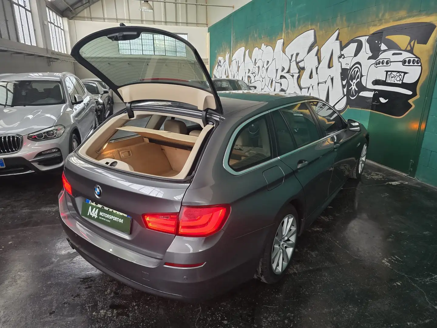 BMW 520 Serie 5 F11 Touring 520d Touring Business auto Argento - 2