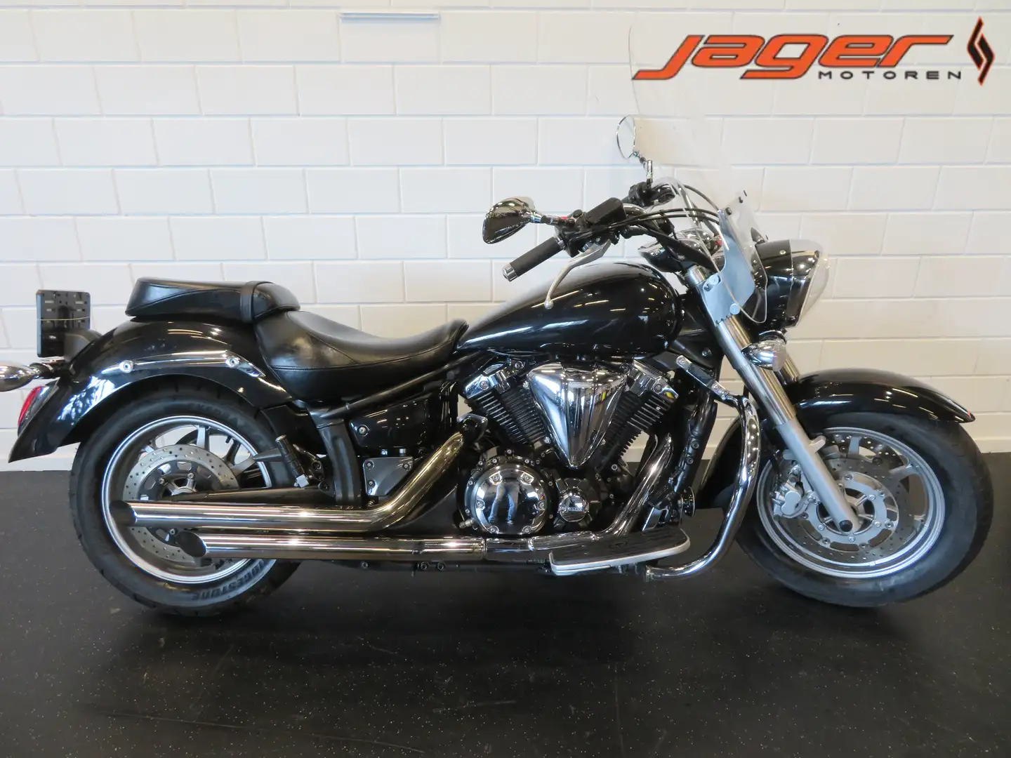 Yamaha XVS 1300 A MIDNIGHT STAR ZEER FRAAI Fekete - 1