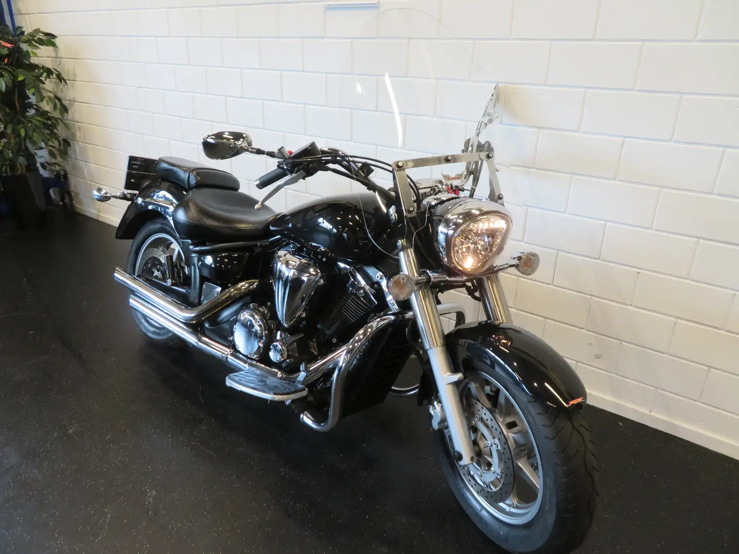 Yamaha XVS 1300 A MIDNIGHT STAR ZEER FRAAI Fekete - 2