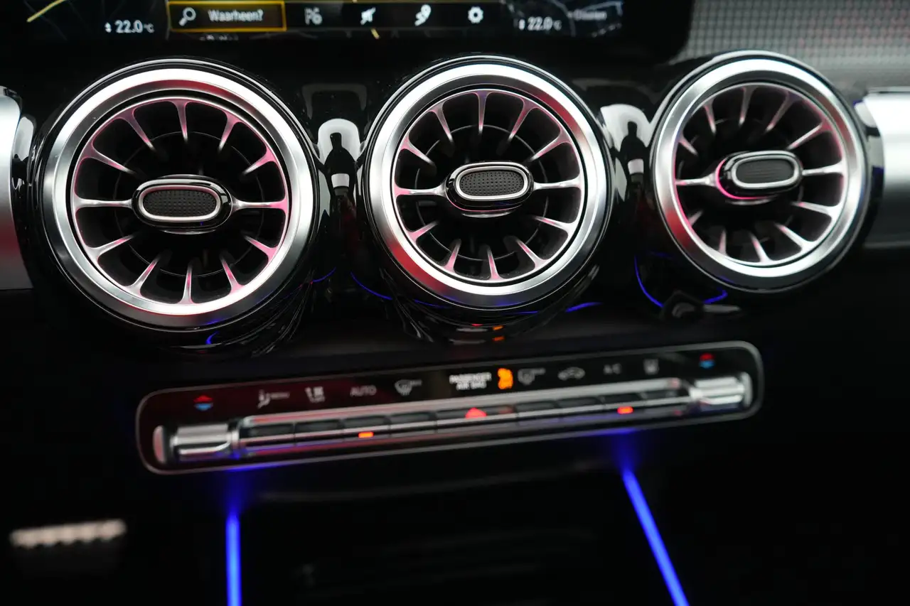 Mercedes-Benz EQB 4-Matic AMG Line Premium LEDER/CUIR LED GPS PDC CA, миниатюра 29