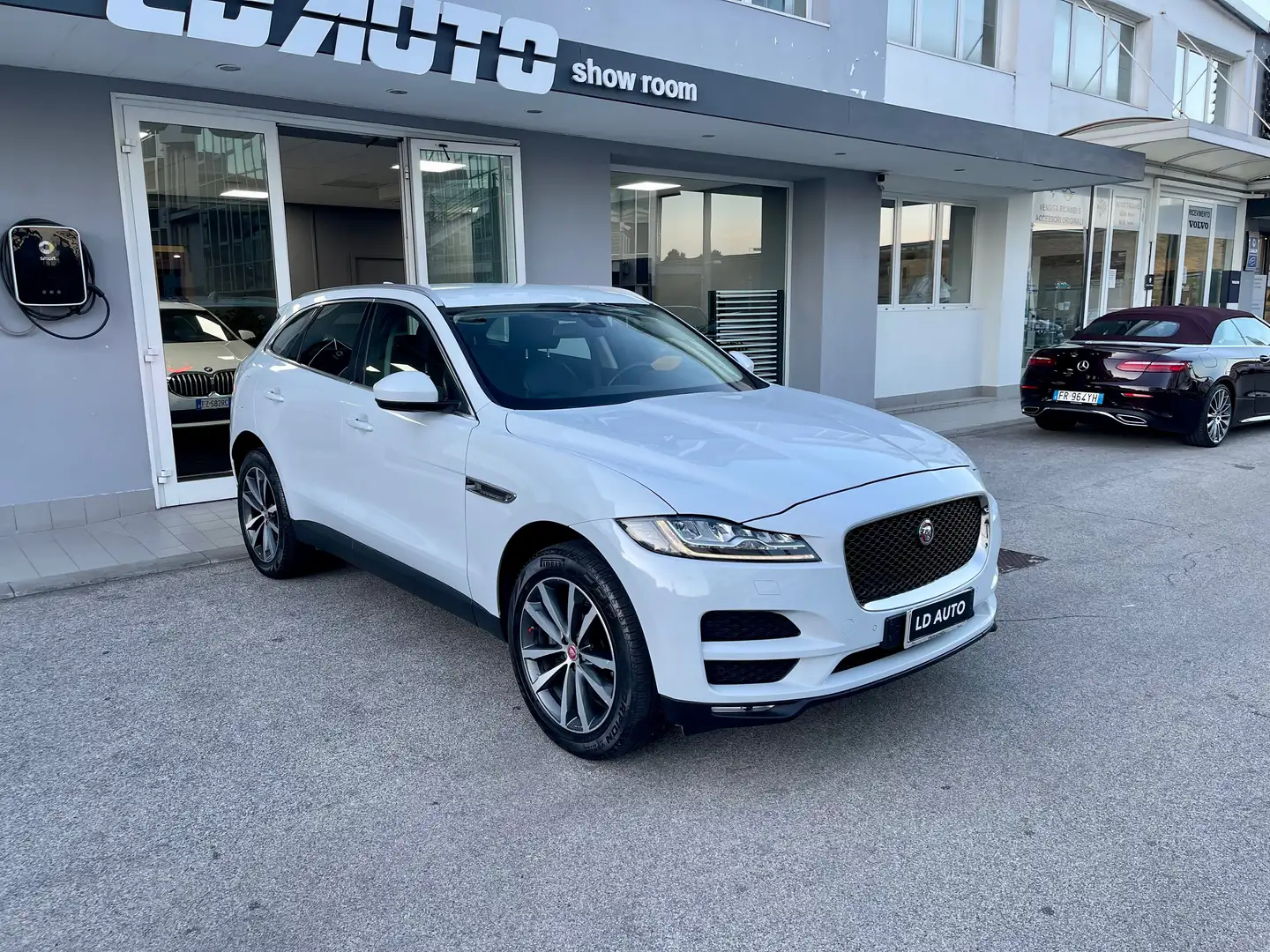 Jaguar F-Pace F-Pace 2.0d Portfolio awd 180cv auto CATENA NUOVA - 2