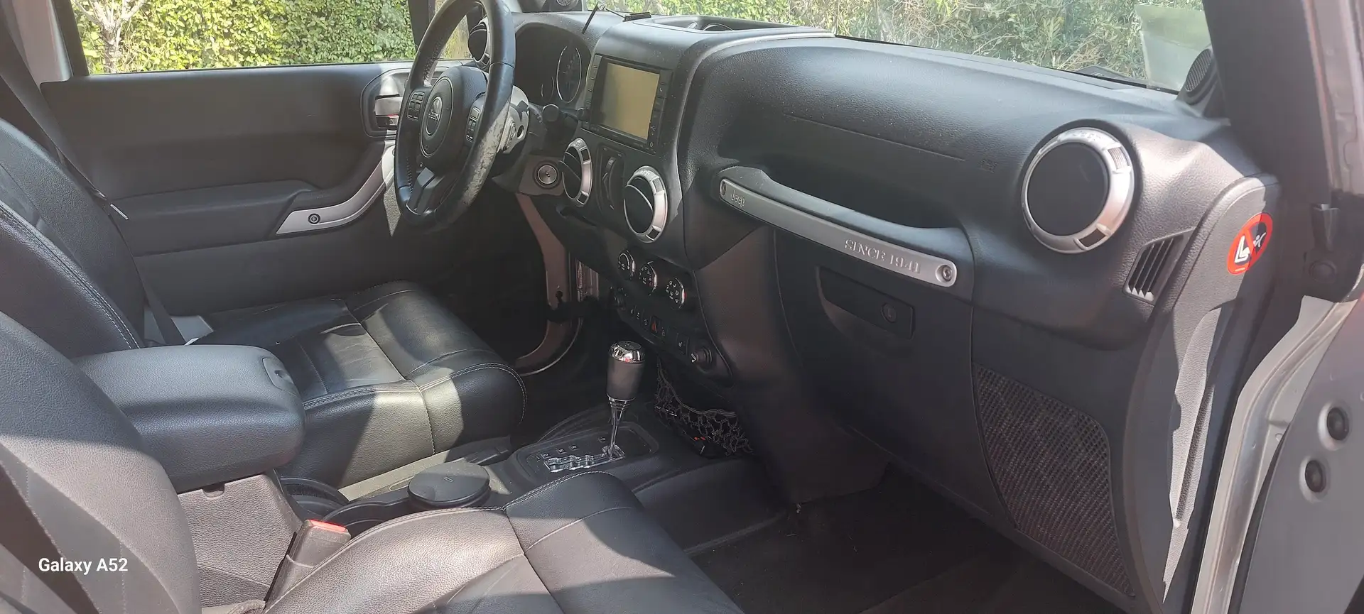 Jeep Wrangler Wrangler 2012 Unlimited 2.8 crd Sahara Srebrny - 1