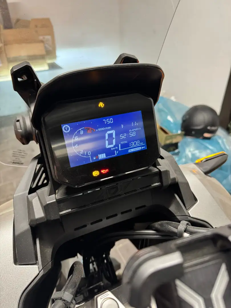 Honda ADV 350 Argintiu - 2