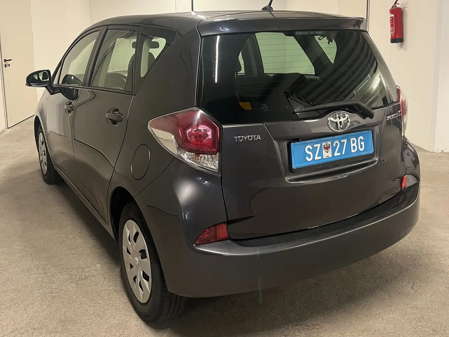 Toyota Verso-S Gris - 2