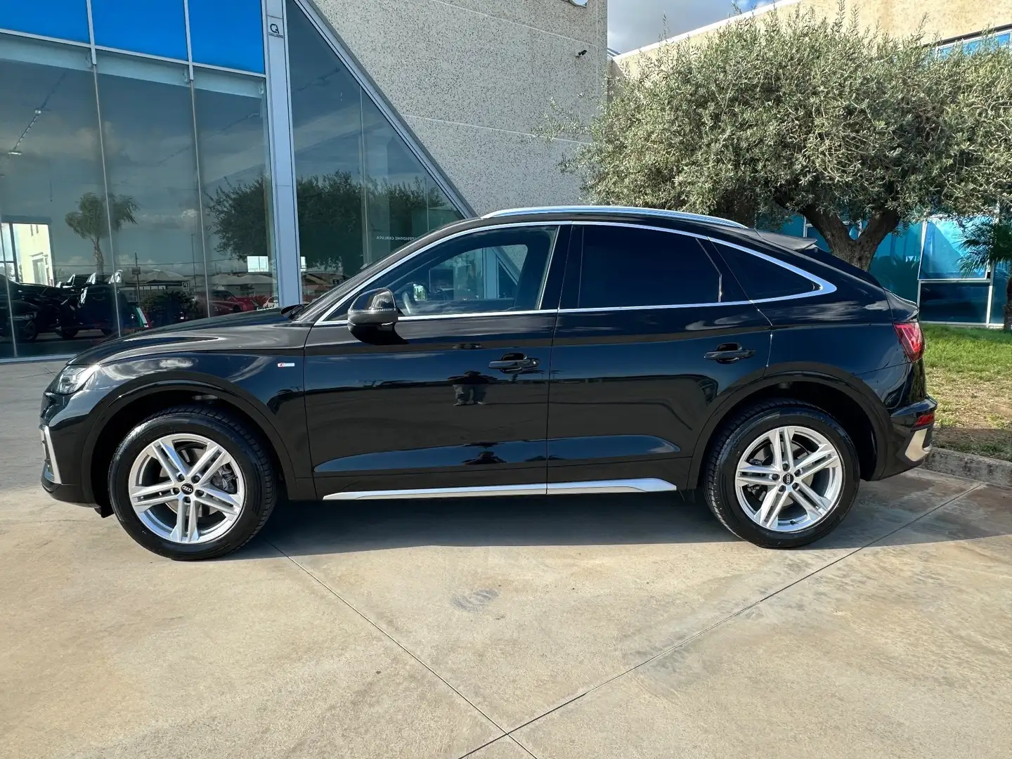 Audi Q5 spb 40 Sline possibilità noleggio no scoring Nero - 2