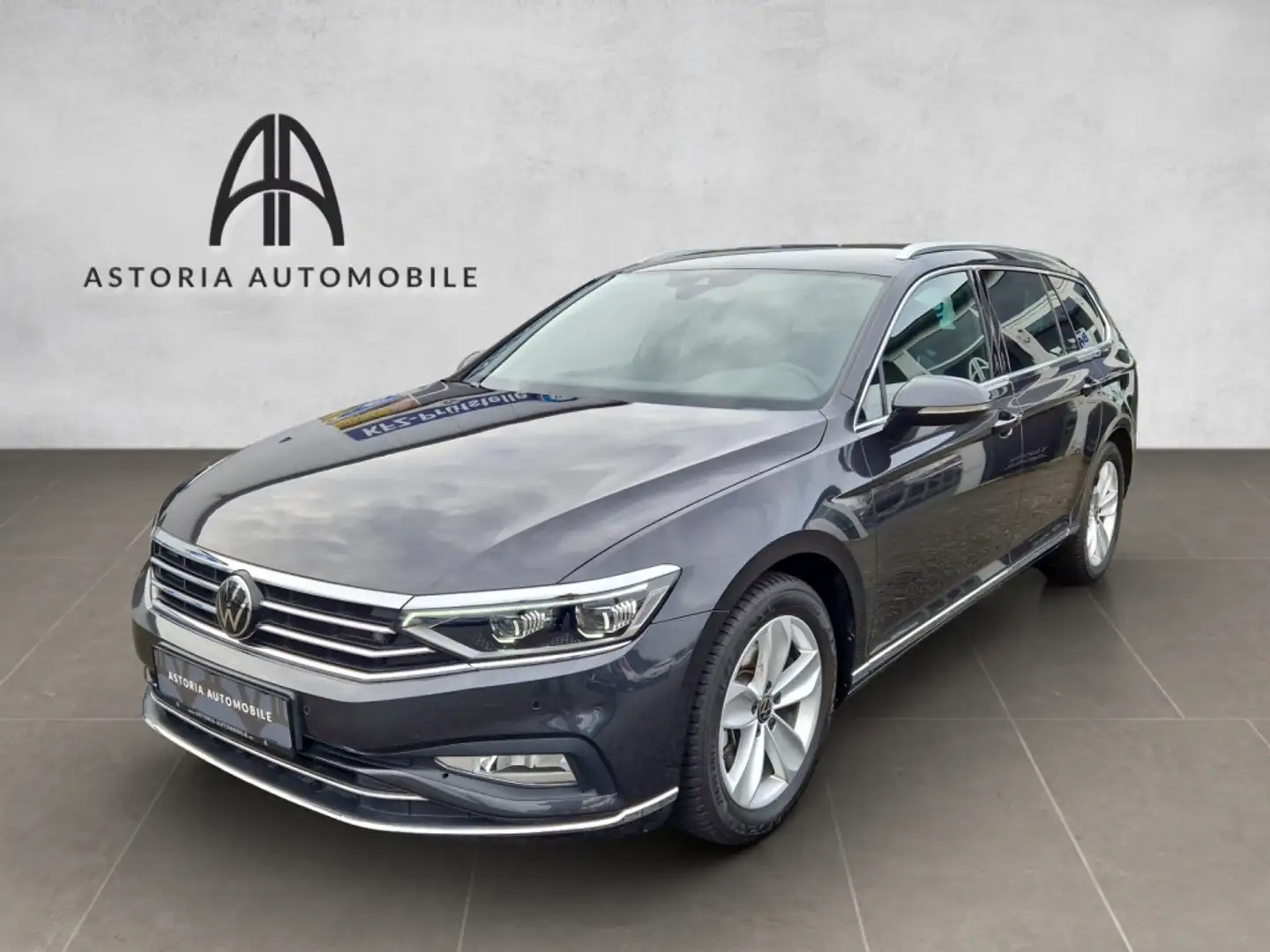 Volkswagen Passat Var. 2.0 TDI Elegance Matrix AHK Massage Gris - 1