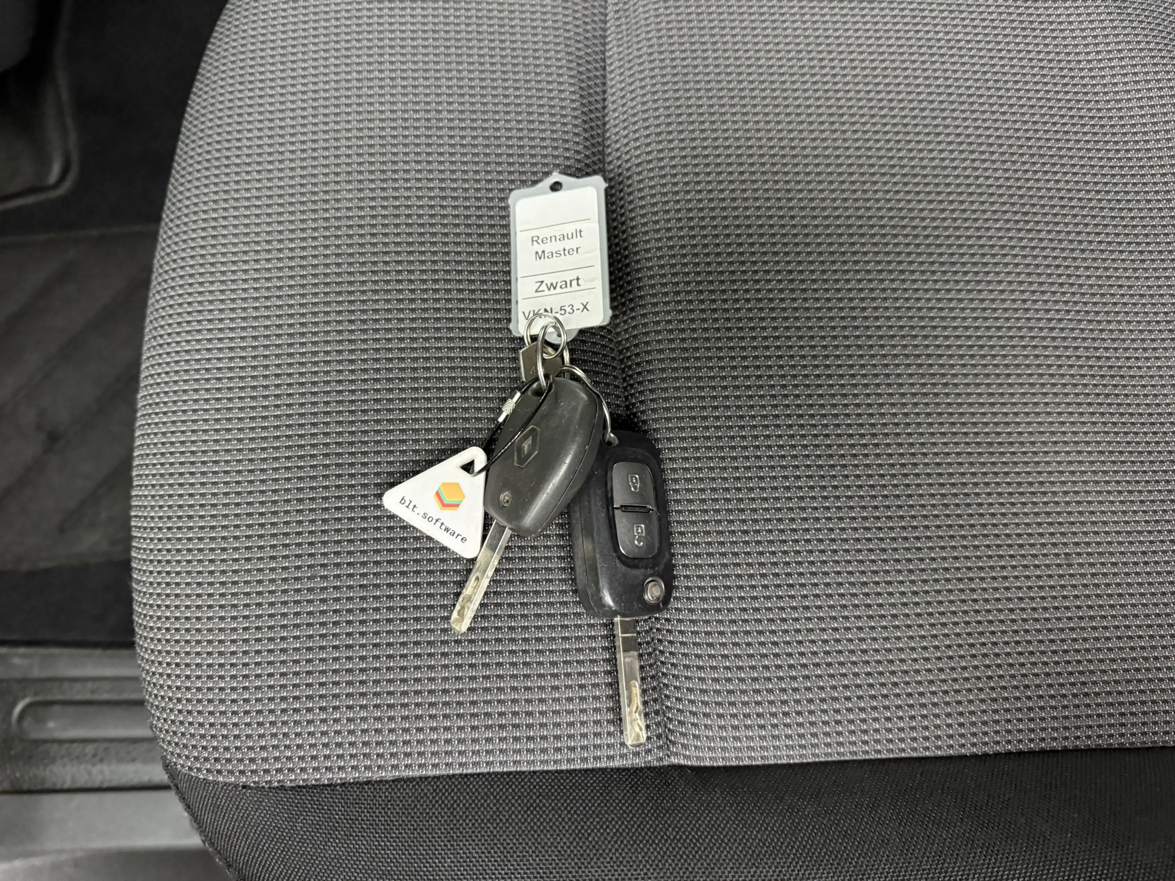 Renault Master 2.3DCi 135PK L2H2 Black Edition | Multimedia | Cam — photo 8