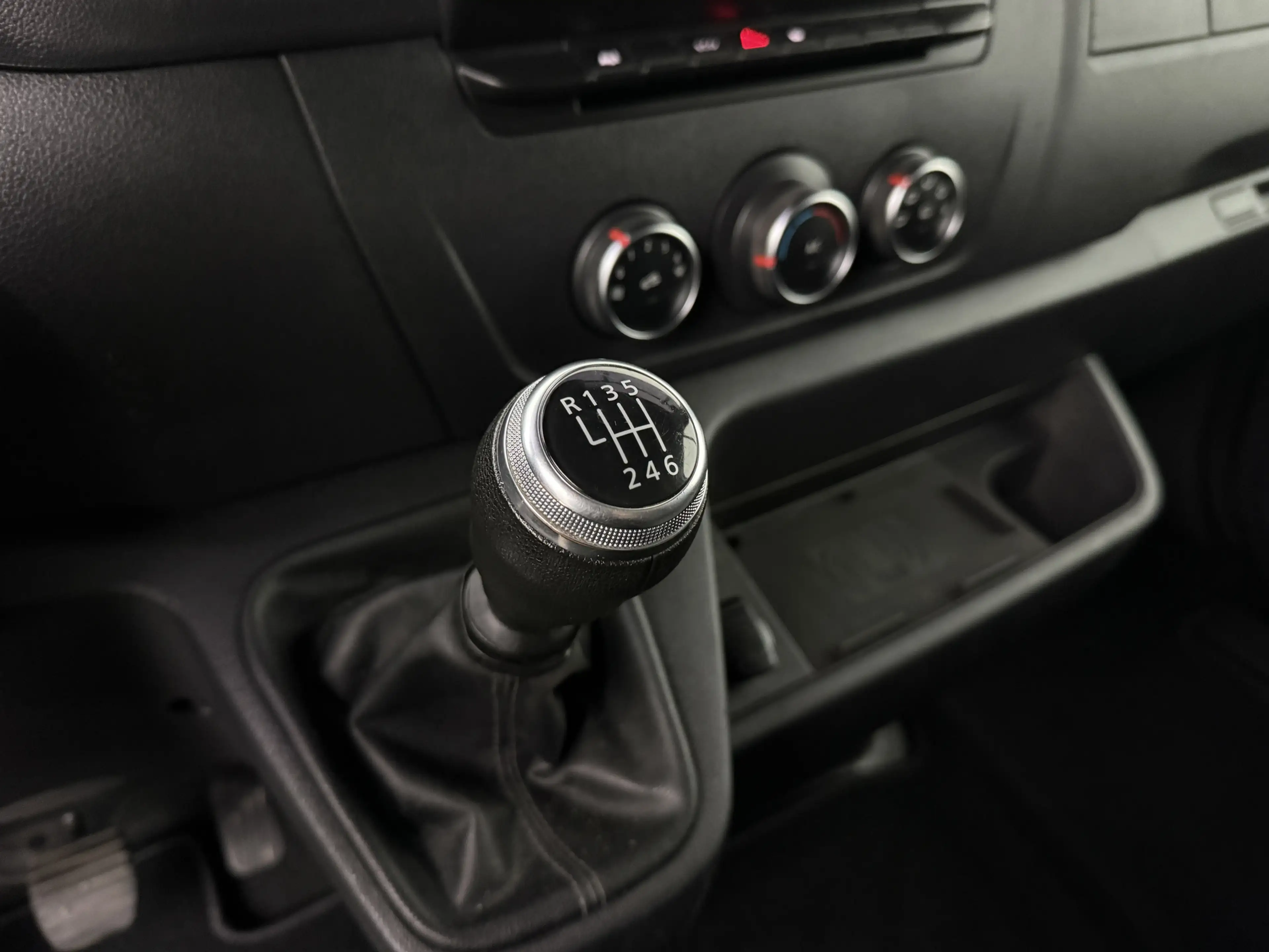Renault Master 2.3DCi 135PK L2H2 Black Edition | Multimedia | Cam — photo 18