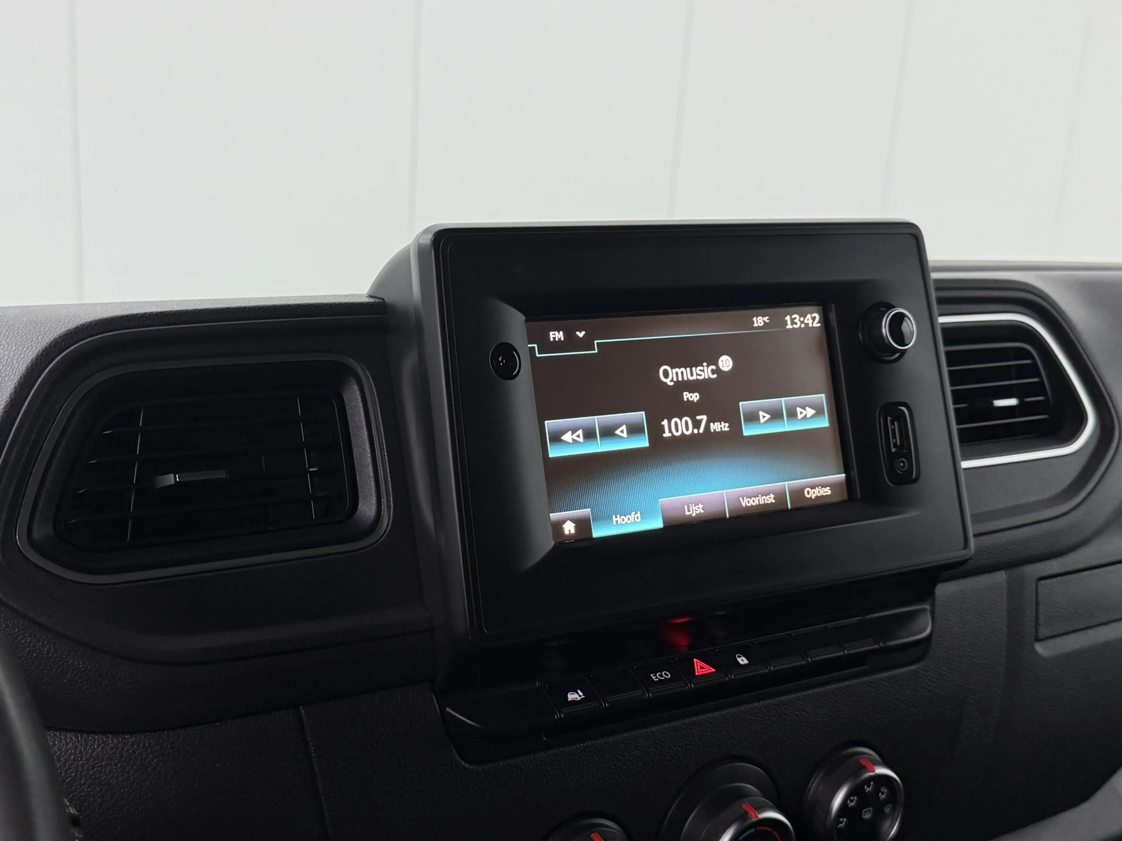 Renault Master 2.3DCi 135PK L2H2 Black Edition | Multimedia | Cam — photo 20