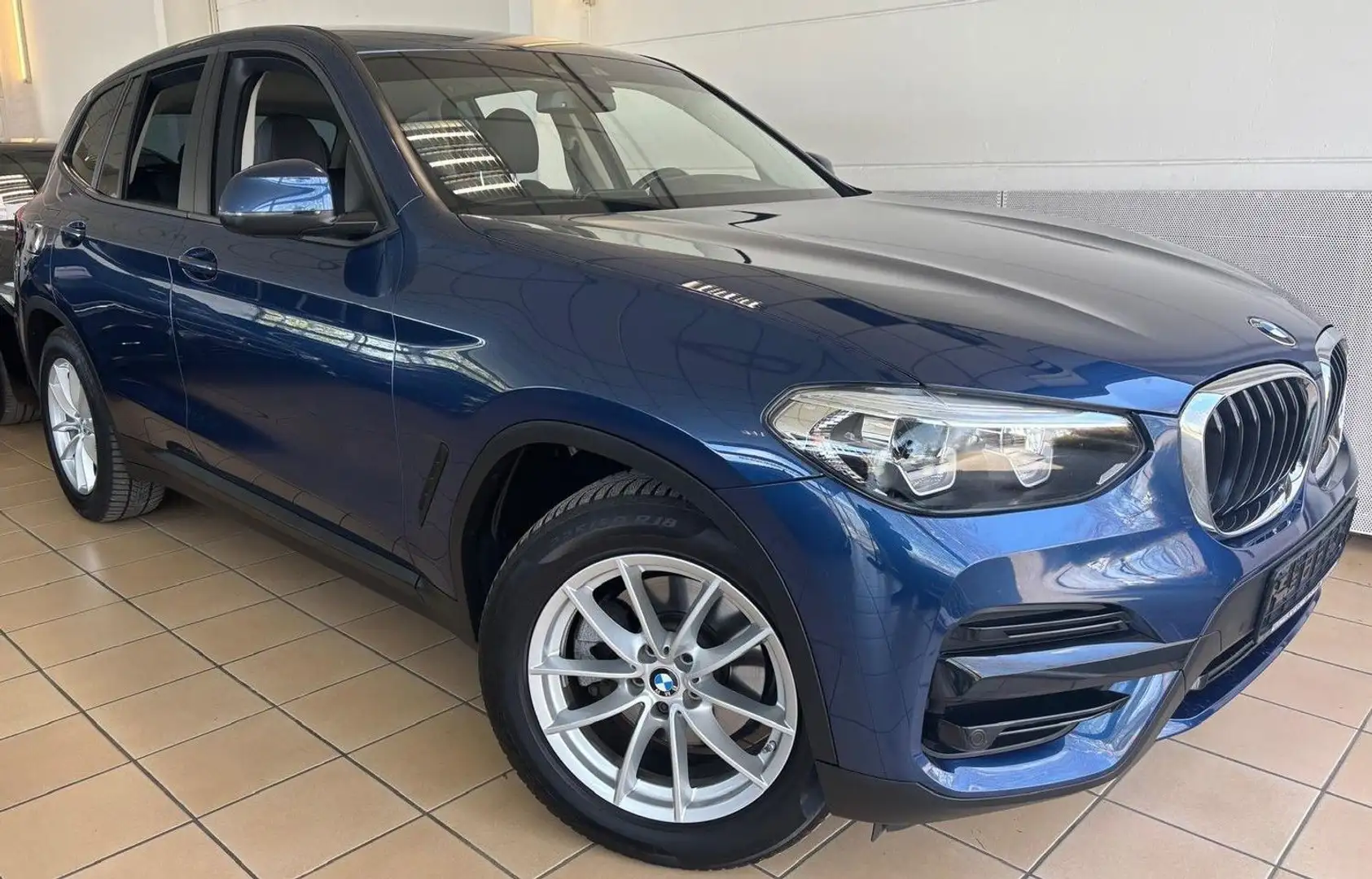 BMW X3 xDrive 20 d LED Digital Tempomat PDC Navi 3-Zonen Azul - 1