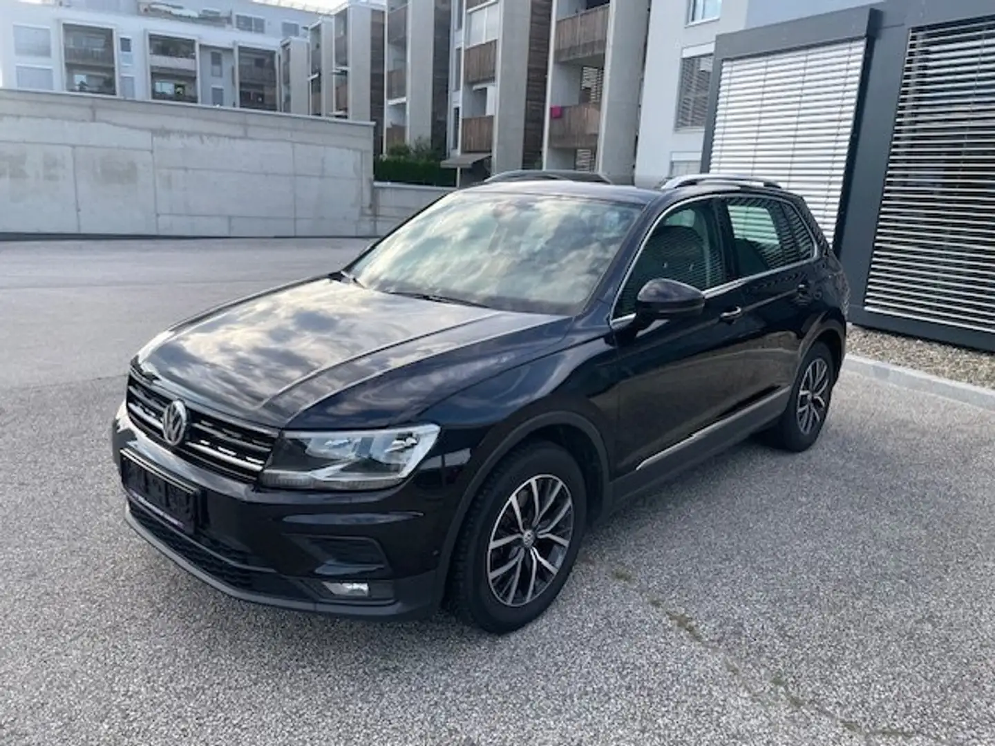 Volkswagen Tiguan Noir - 1