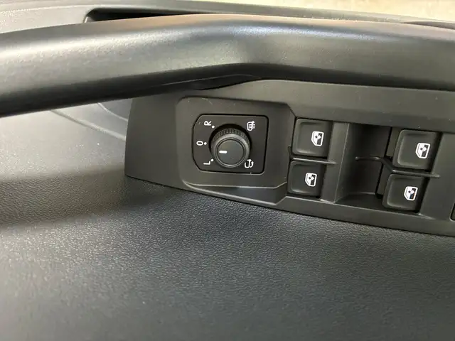 Volkswagen T-Cross view 9