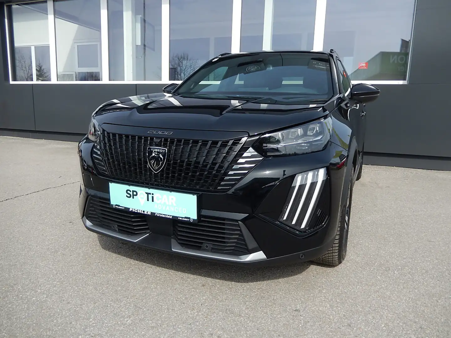 Peugeot 2008 Hybrid 145 e-DCS6 GT Schwarz - 1