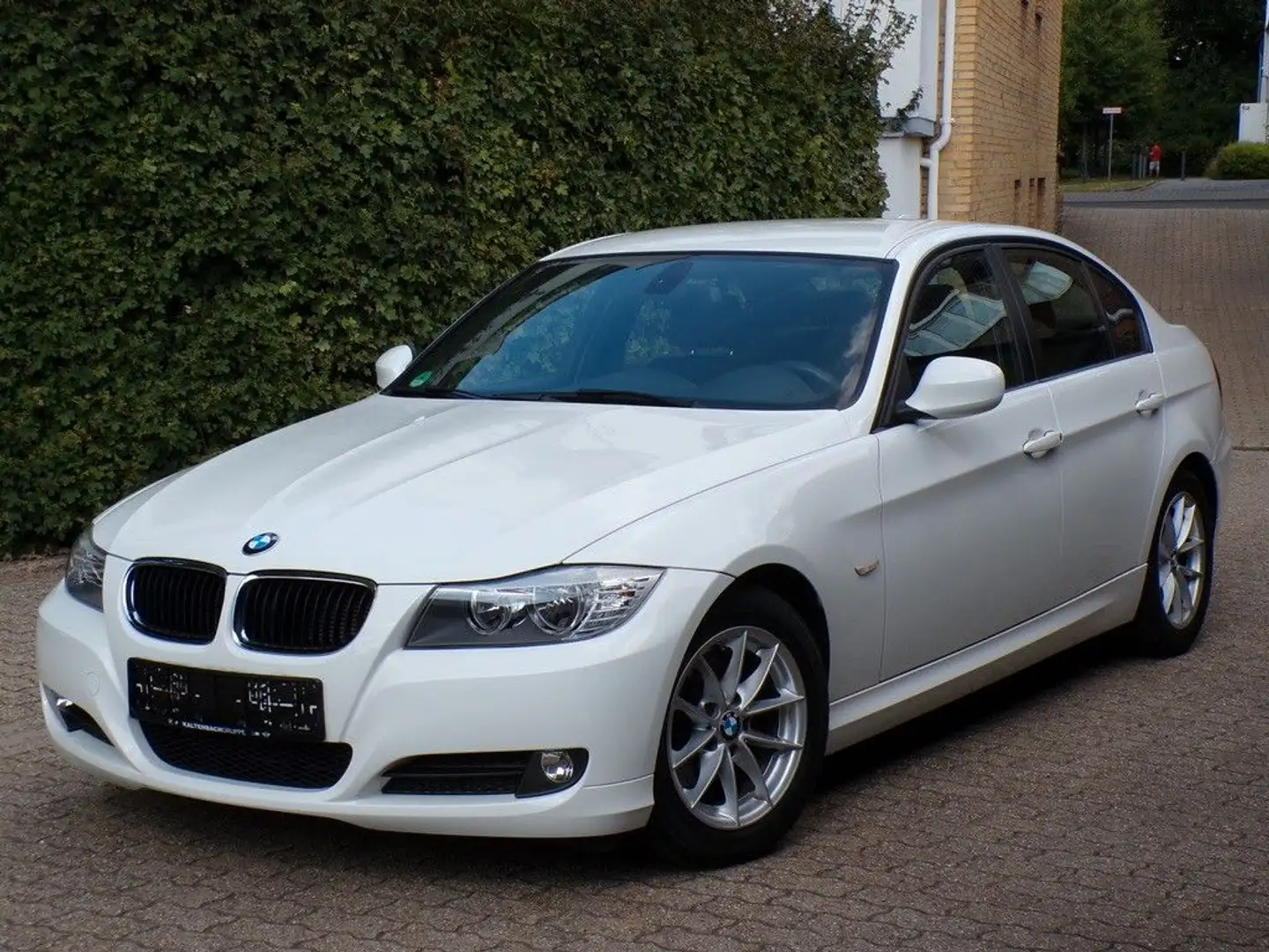 BMW 318 i Lim./Navi/PDC/Klimaaut./M Sportl./Multi. Bianco - 1