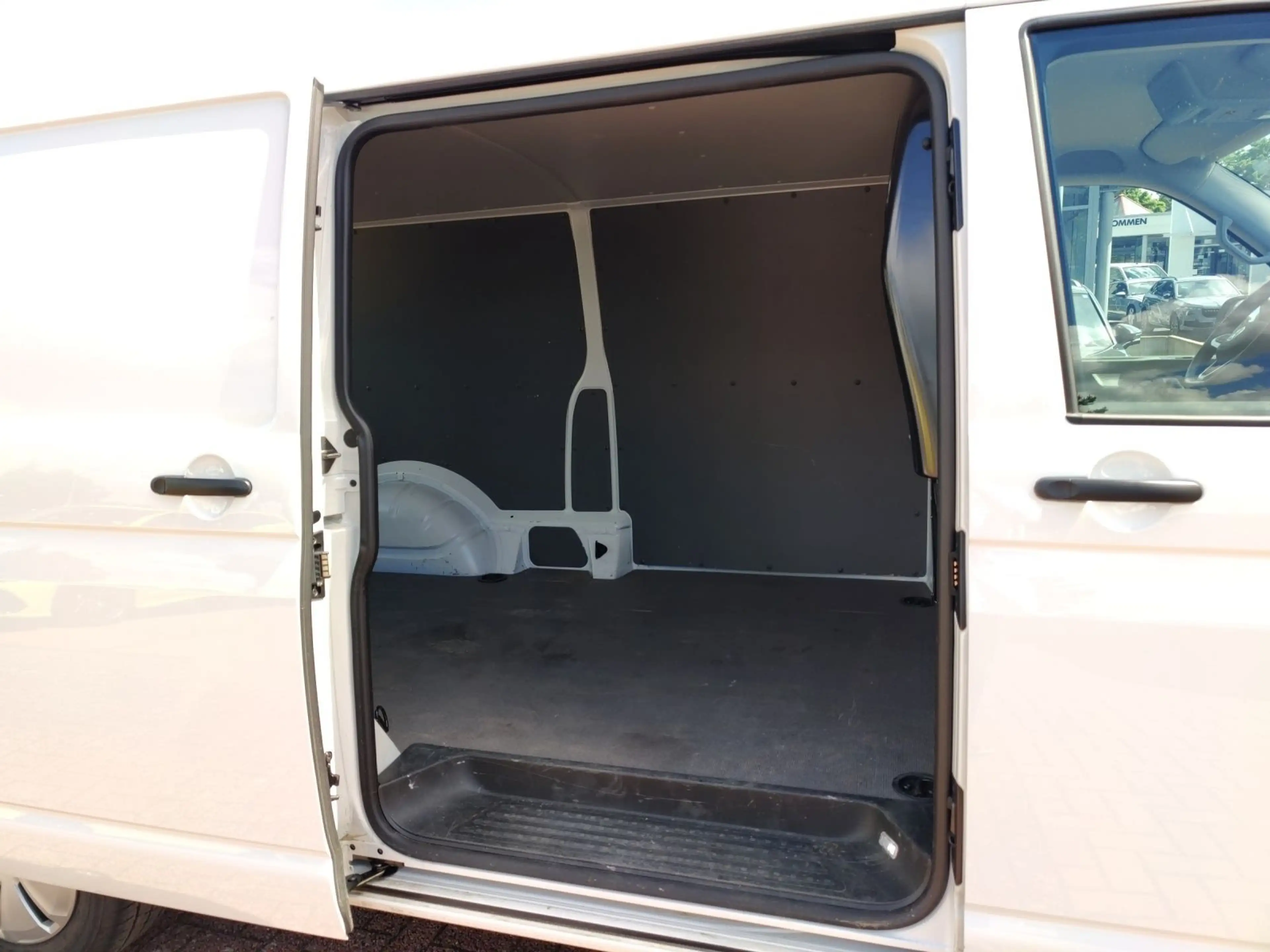 Volkswagen T6.1 Transporter T6.1 Kasten 2.0 TDI DSG LED+PDC+GRA — photo 14