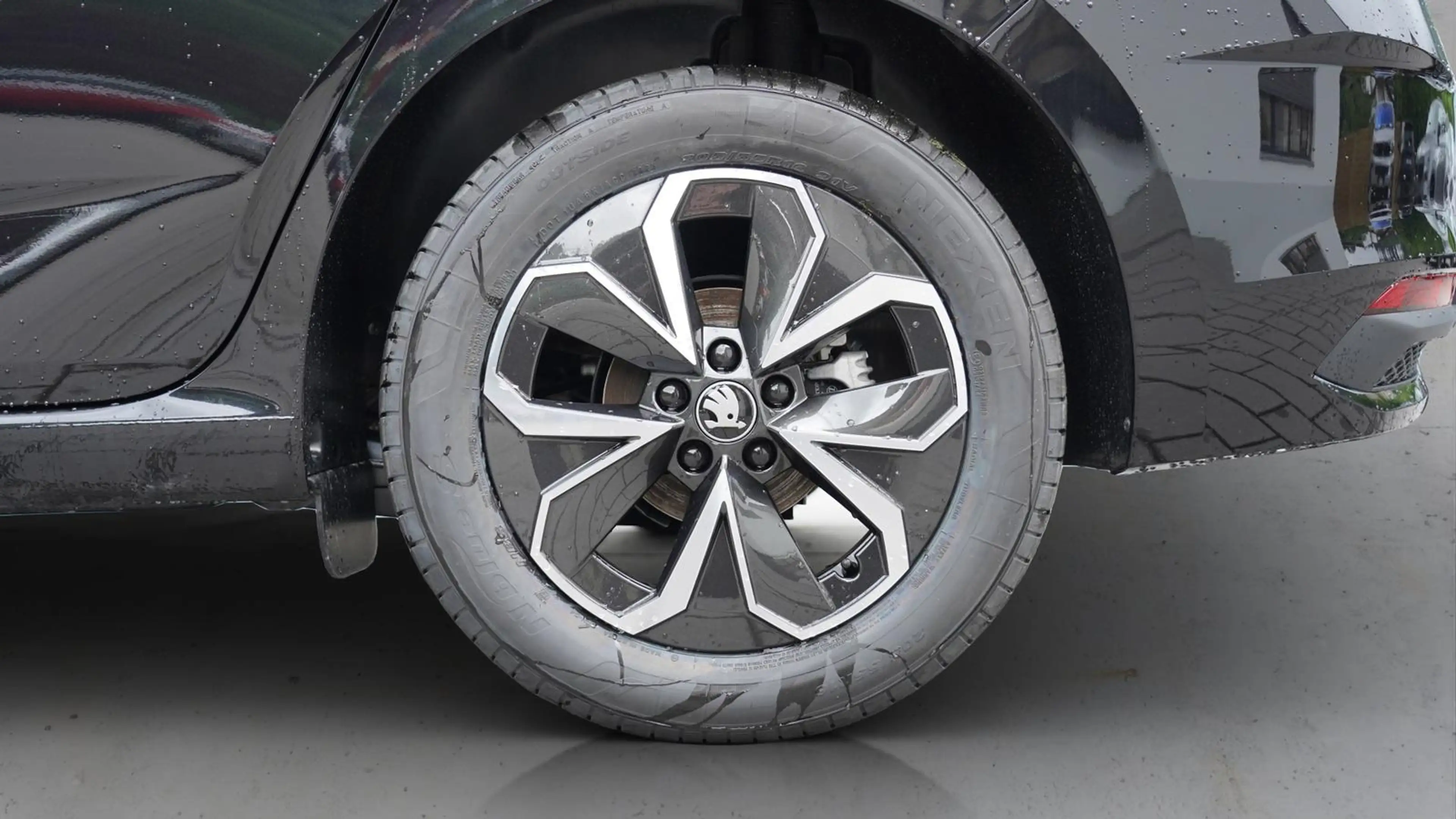 Skoda Scala Selection 1.5TSI DSG>BlackPaket>LED>Sitzheizung — photo 6