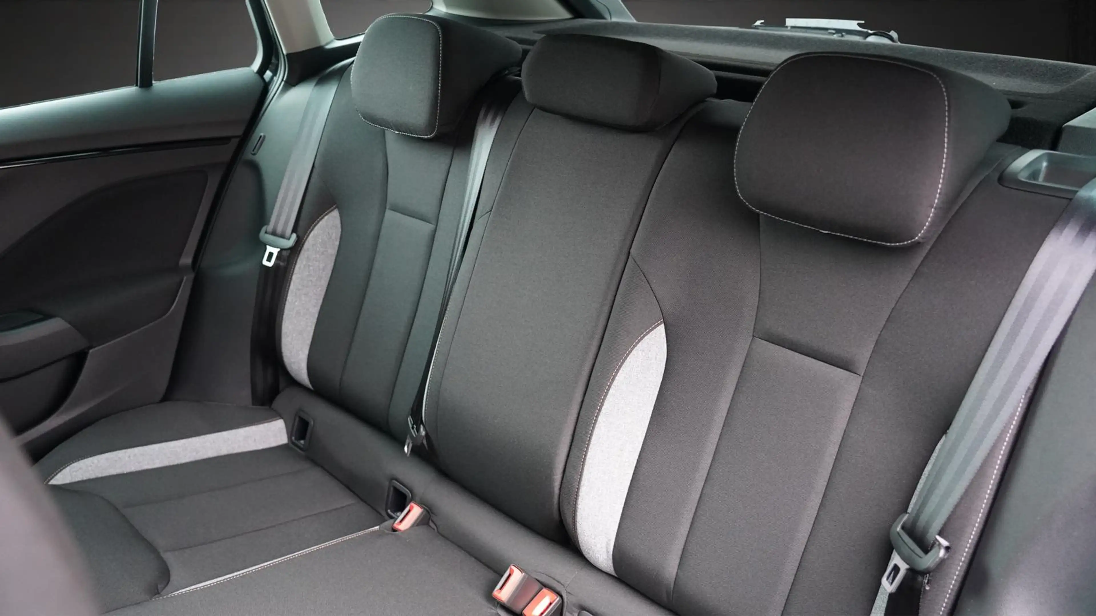 Skoda Scala Selection 1.5TSI DSG>BlackPaket>LED>Sitzheizung — photo 14