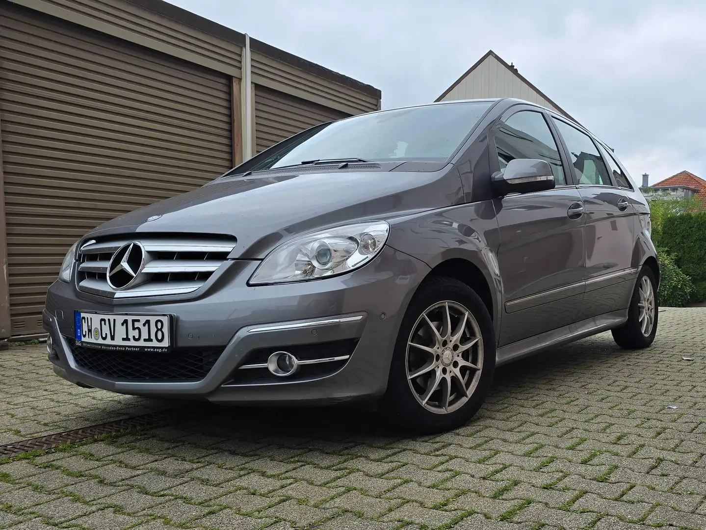 Mercedes-Benz B 180 B 180 NGT BlueEFFICIENCY Autotronic Gris - 1
