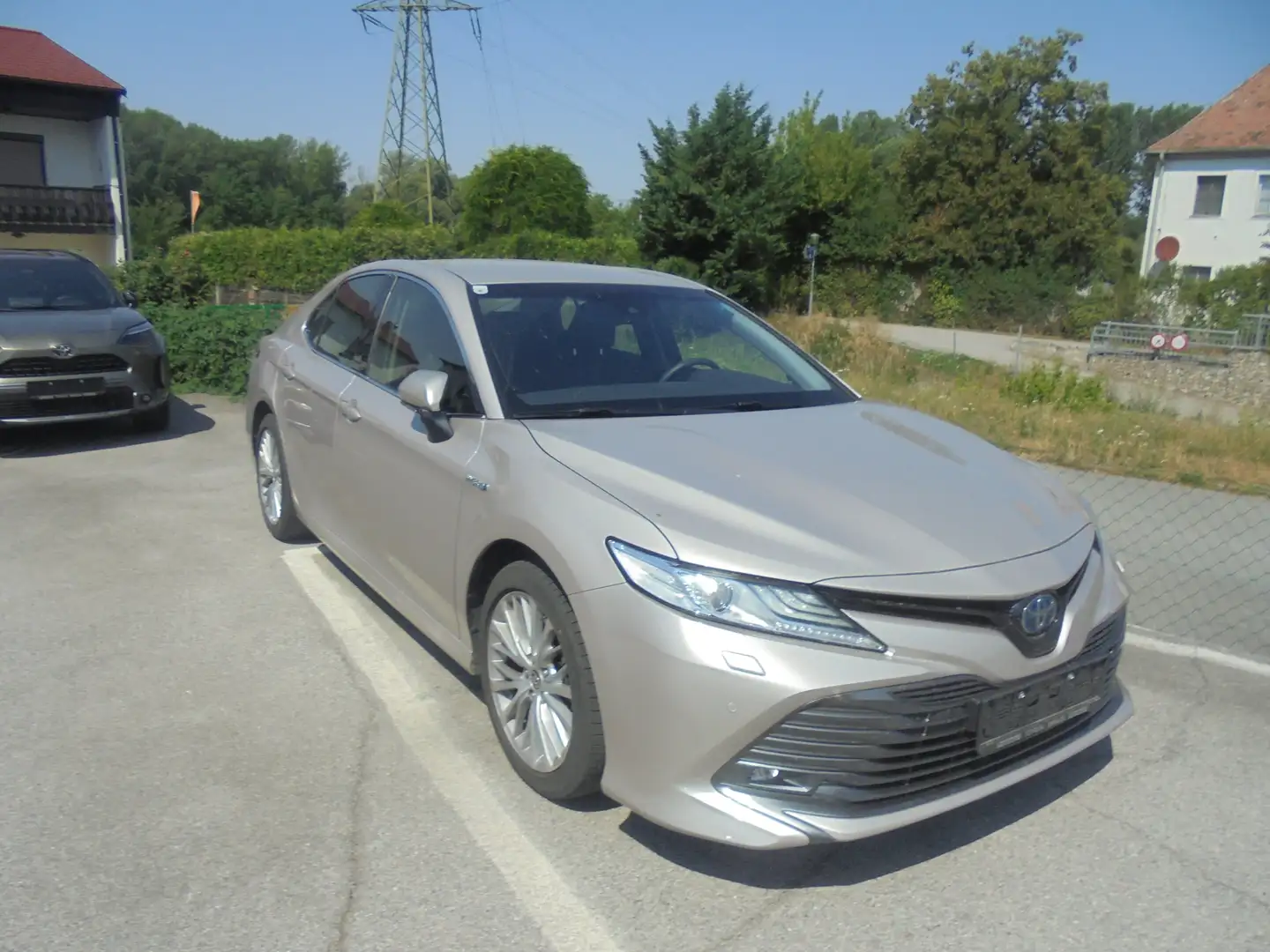 Toyota Camry Hybrid Lounge - 1
