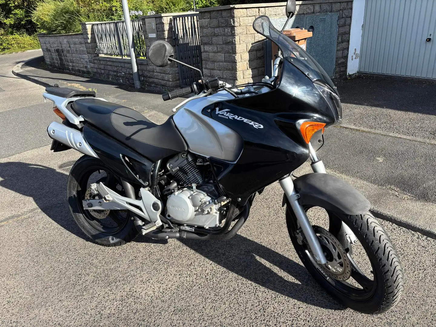 Honda Varadero 125 XL Stříbrná - 2
