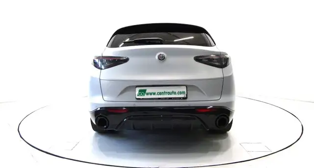 Alfa Romeo Stelvio view 4