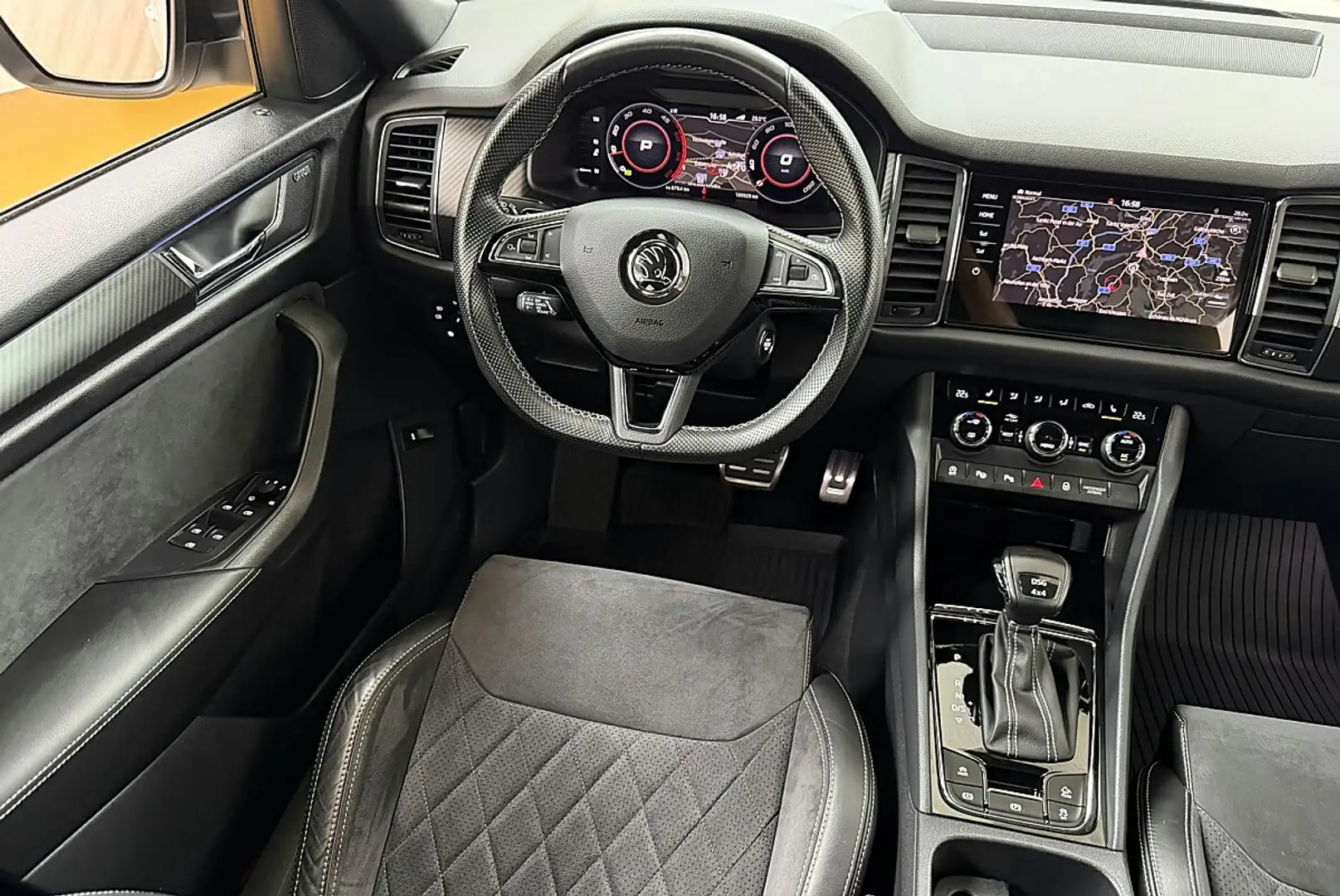 Skoda Kodiaq 2,0 TDI SCR 4x4 Sportline DSG Weiß - 2