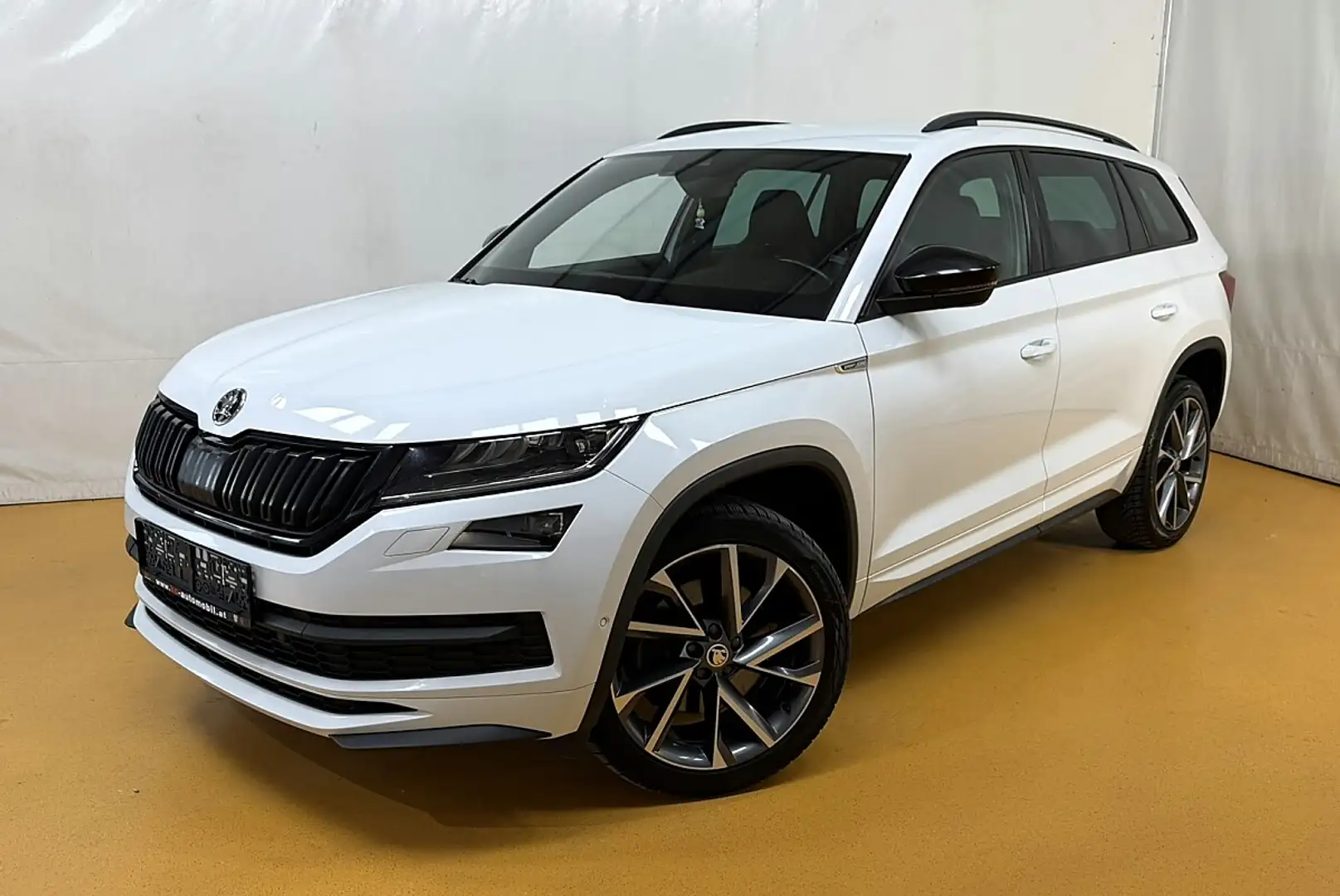 Skoda Kodiaq 2,0 TDI SCR 4x4 Sportline DSG Weiß - 1