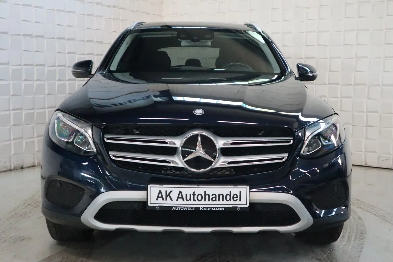 Mercedes-Benz GLC 220 d 4Matic LED Navi SHZ PDC Kamera Pano. Blau - 2