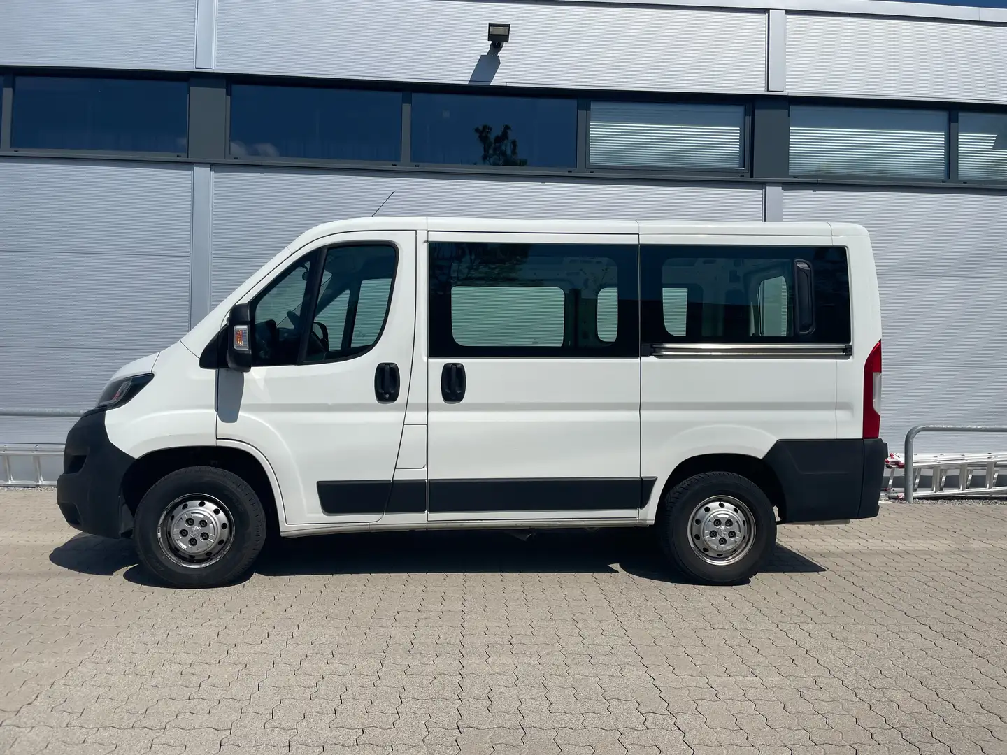 Peugeot Boxer 330 L1H1 Pro verglast 2.0 HDI 110 1.Hand Weiß - 2