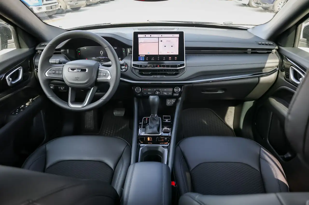 Jeep Compass снимка Jeep Compass