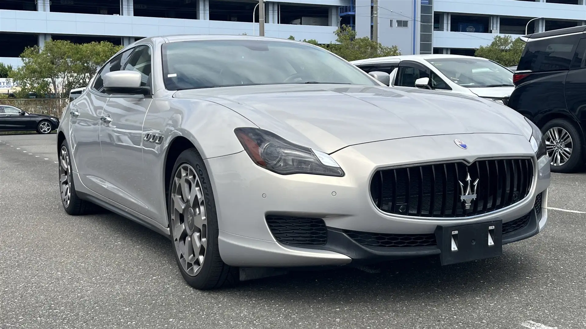 Maserati Quattroporte GTS 3.8L V8 530PK 2013 Zeer mooi! (BTW Auto) Zilver - 1