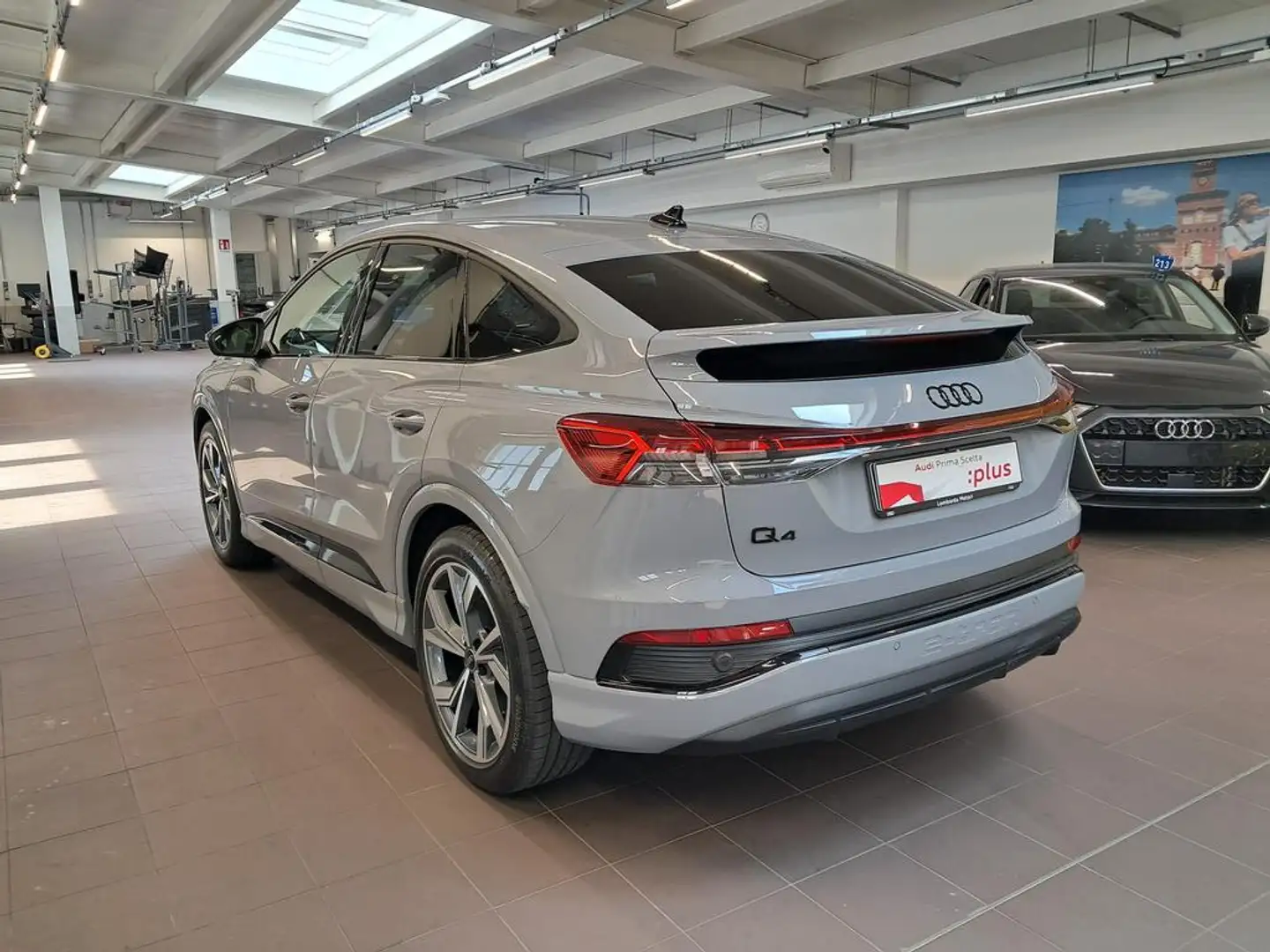 Audi Q4 e-tron Sportback 45 S line edition Gri - 2