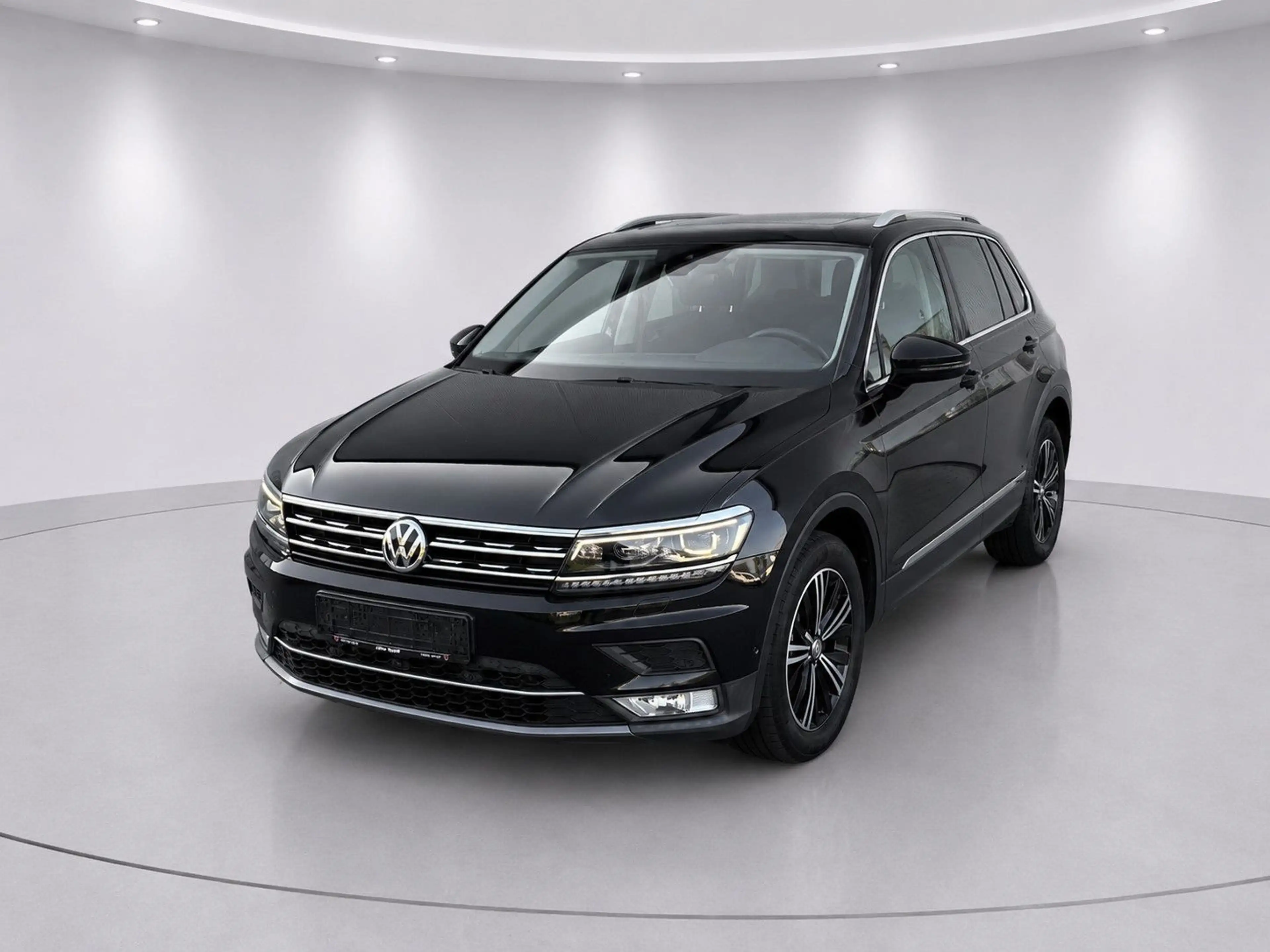 Volkswagen Tiguan Highline 4Motion NAVI LED PANO KAMERA