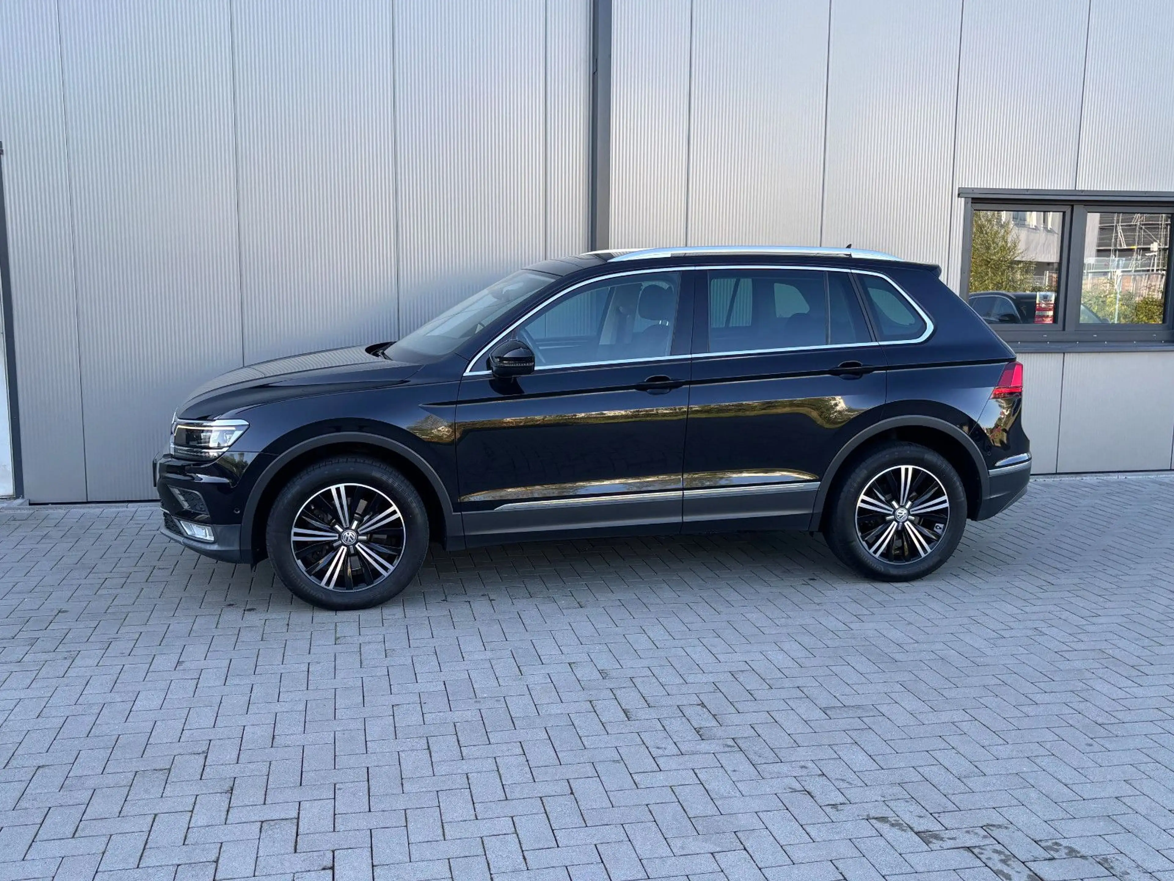 Volkswagen Tiguan Highline 4Motion NAVI LED PANO KAMERA — photo 7