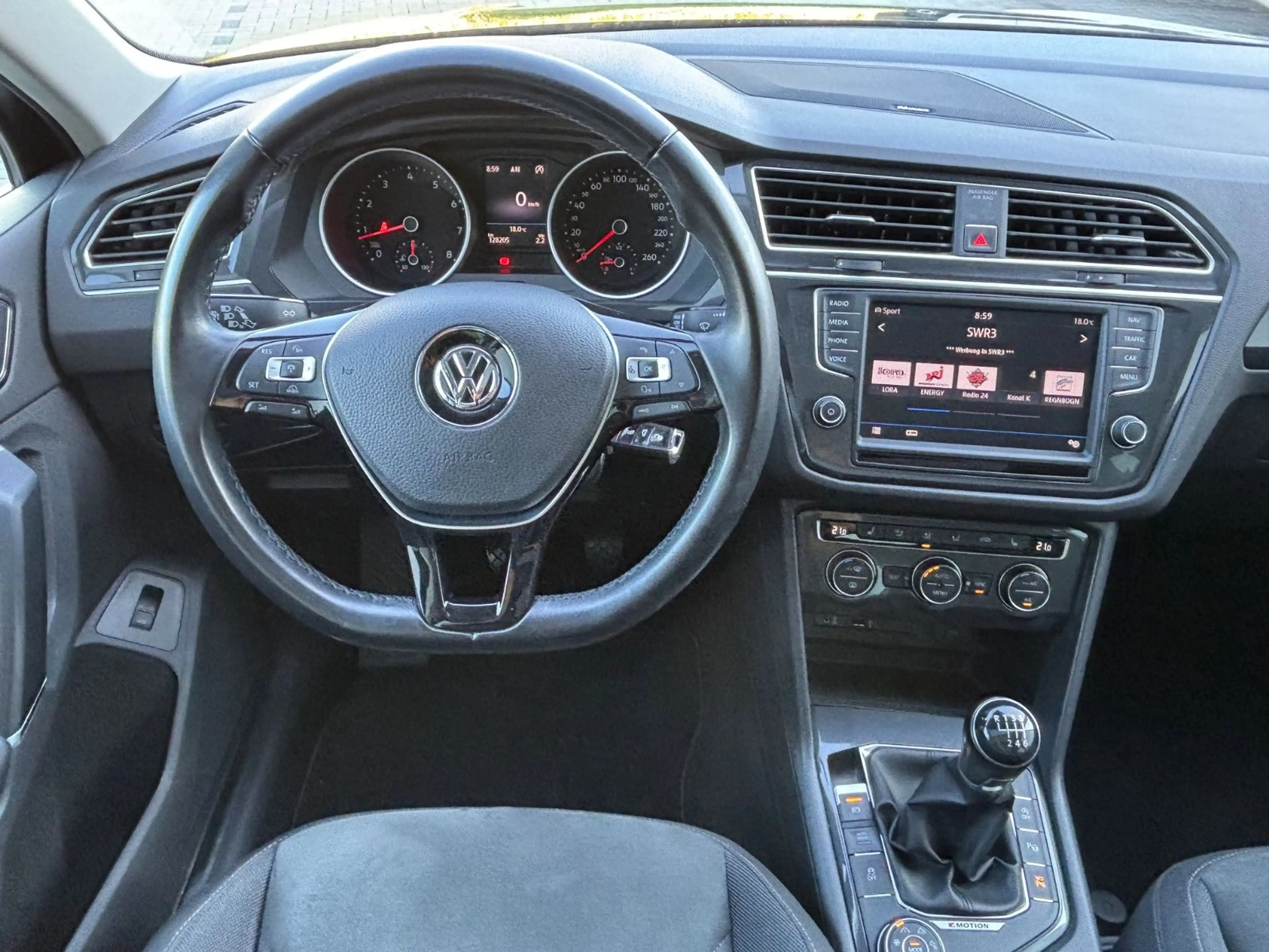 Volkswagen Tiguan Highline 4Motion NAVI LED PANO KAMERA — photo 15