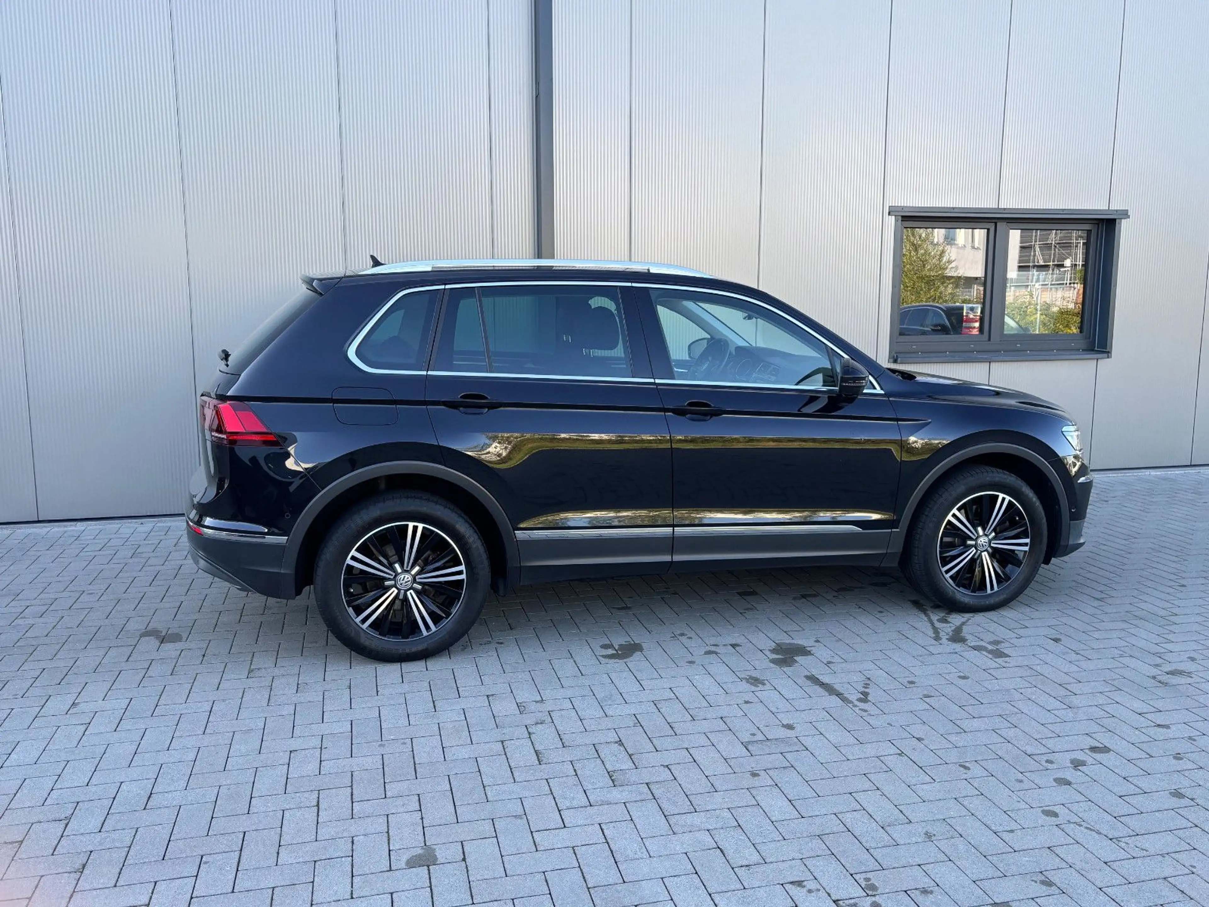 Volkswagen Tiguan Highline 4Motion NAVI LED PANO KAMERA — photo 6