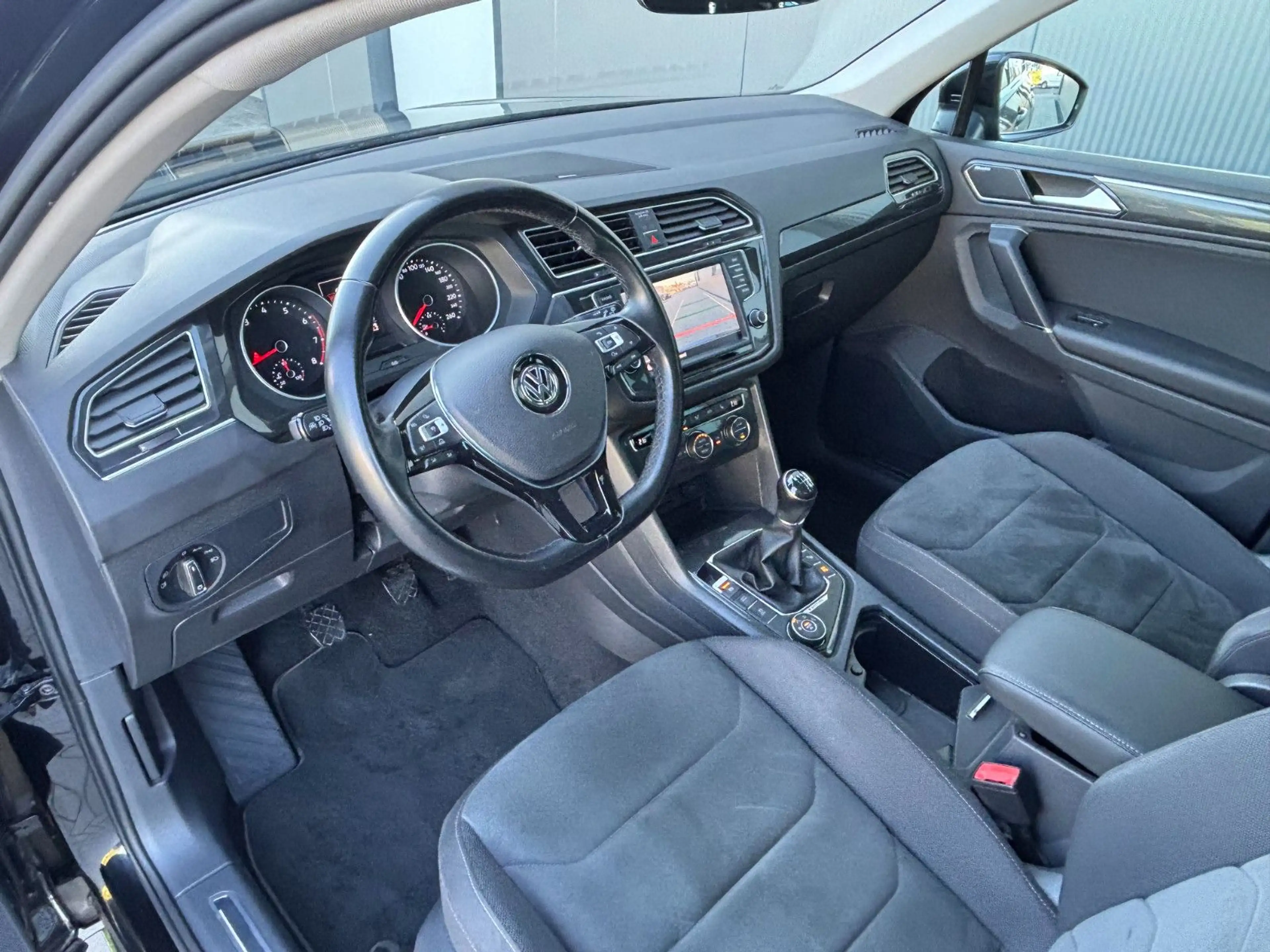 Volkswagen Tiguan Highline 4Motion NAVI LED PANO KAMERA — photo 12