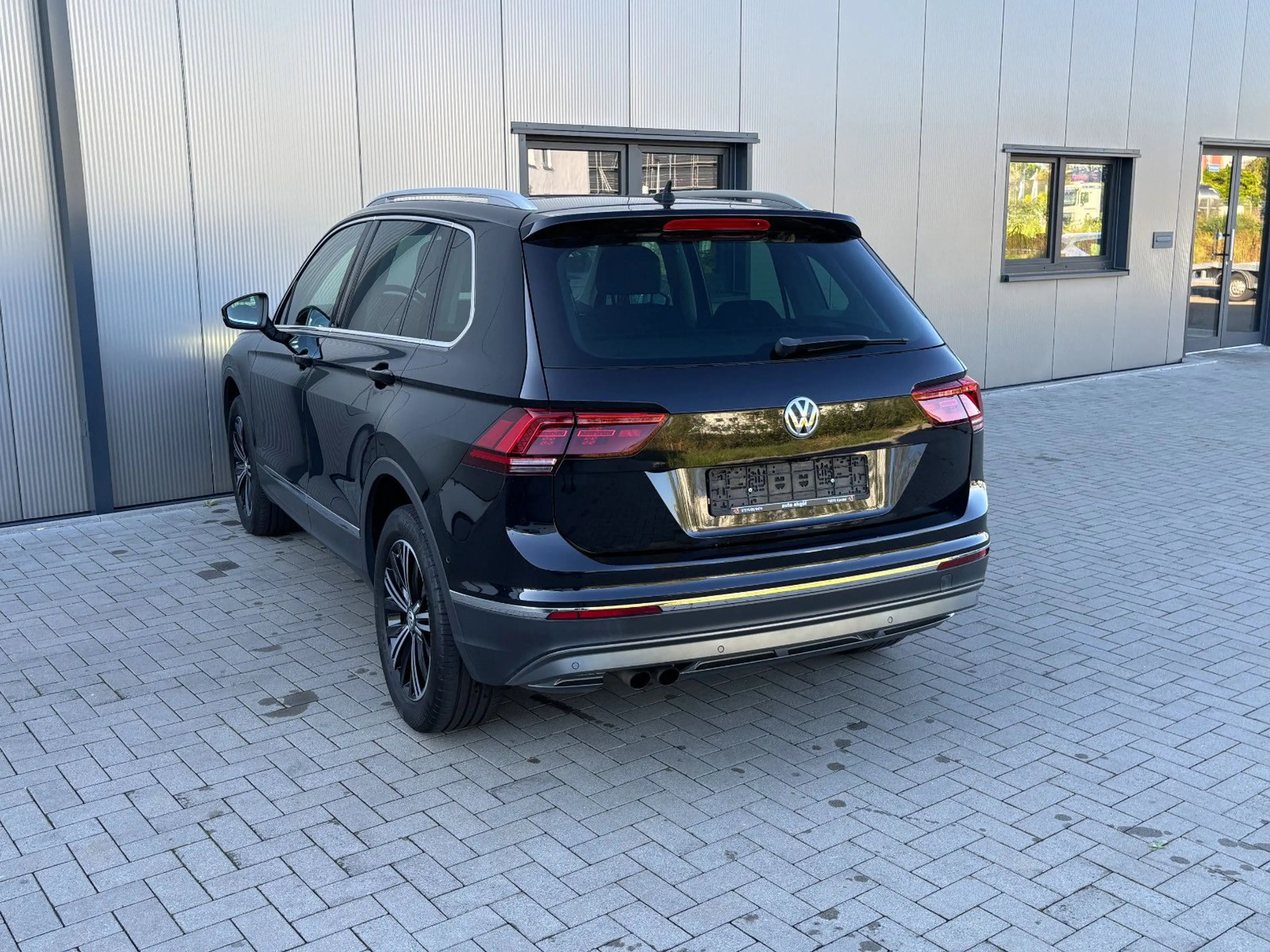 Volkswagen Tiguan Highline 4Motion NAVI LED PANO KAMERA — photo 9