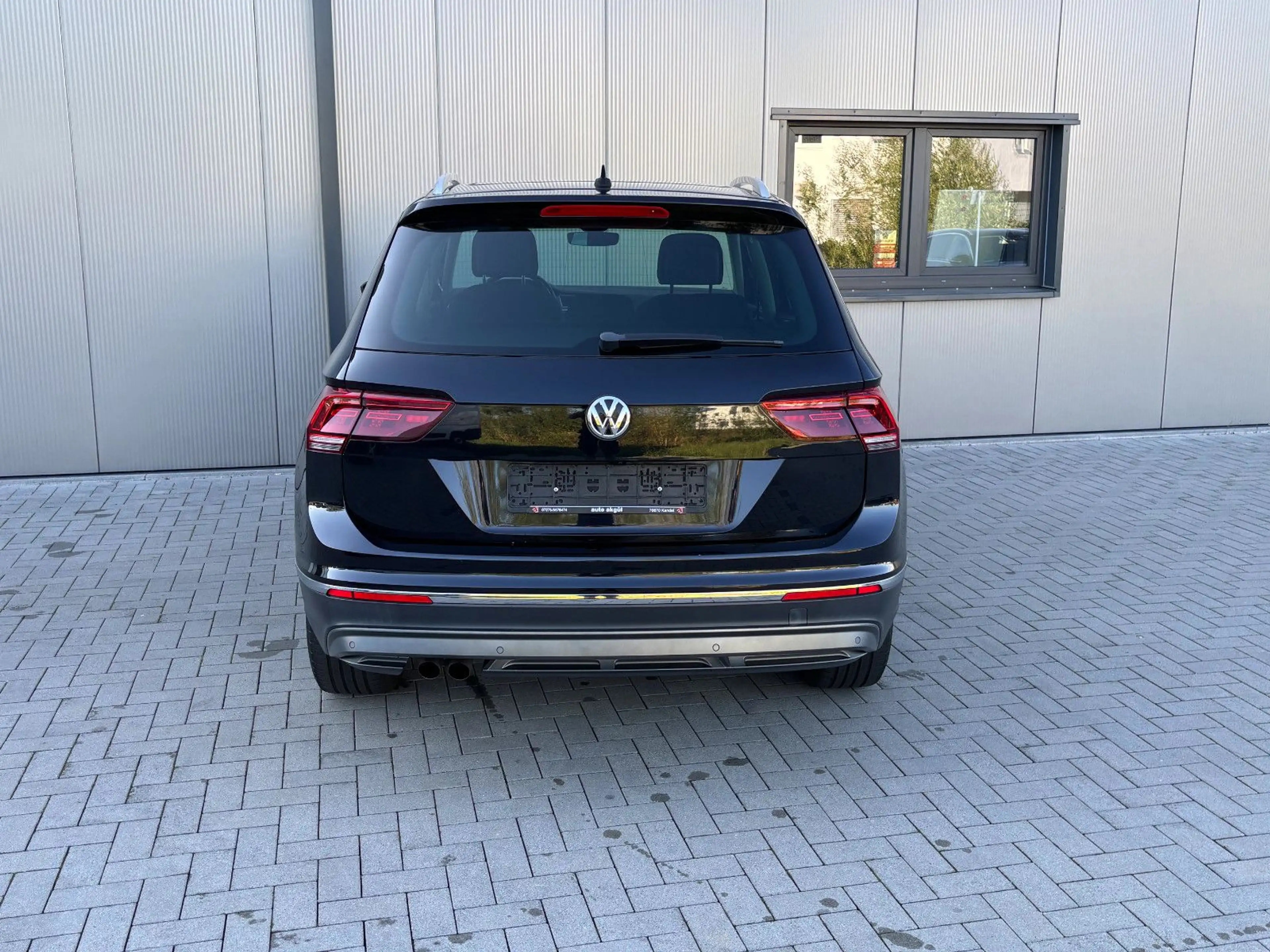 Volkswagen Tiguan Highline 4Motion NAVI LED PANO KAMERA — photo 10