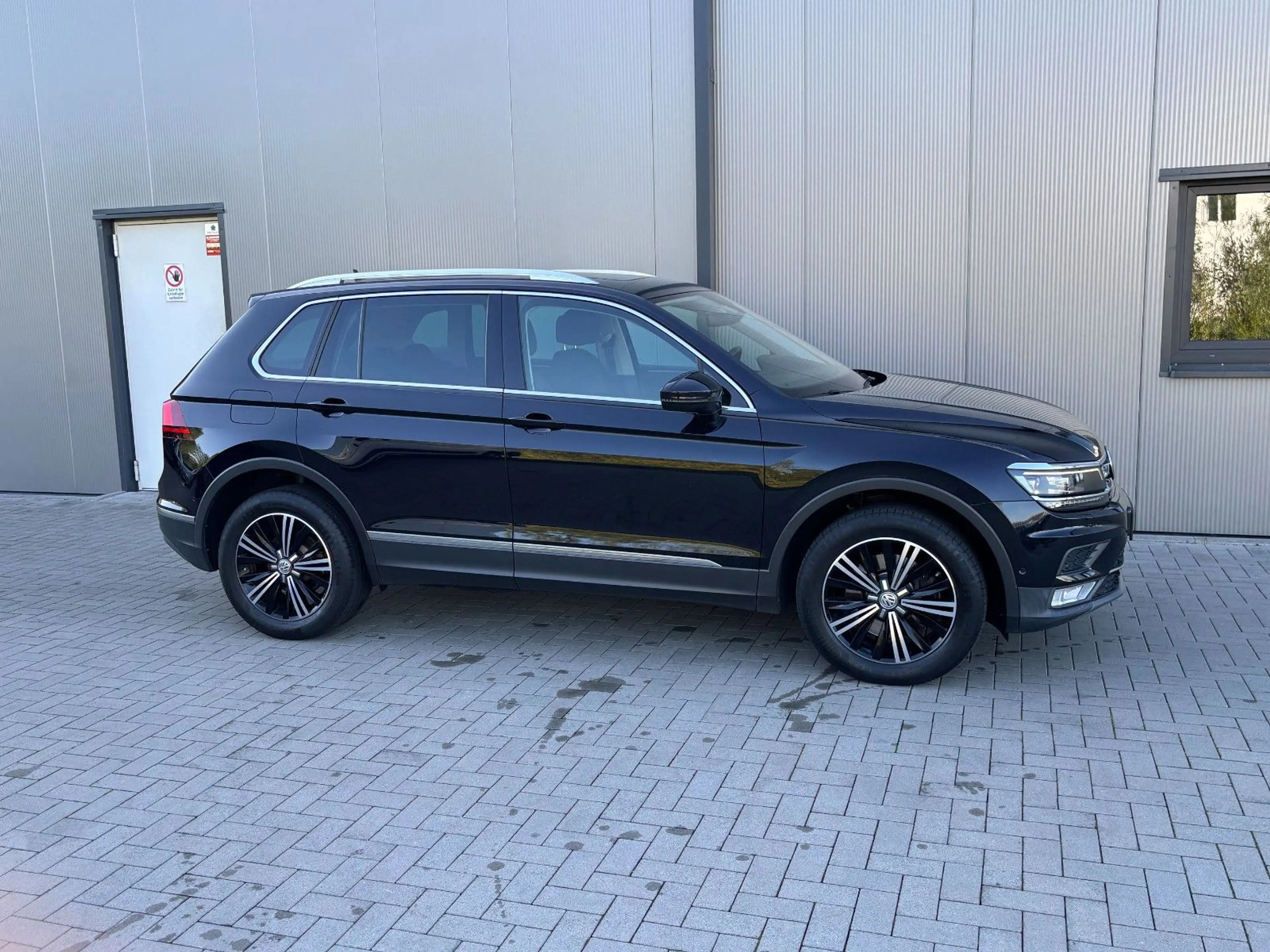Volkswagen Tiguan Highline 4Motion NAVI LED PANO KAMERA — photo 5