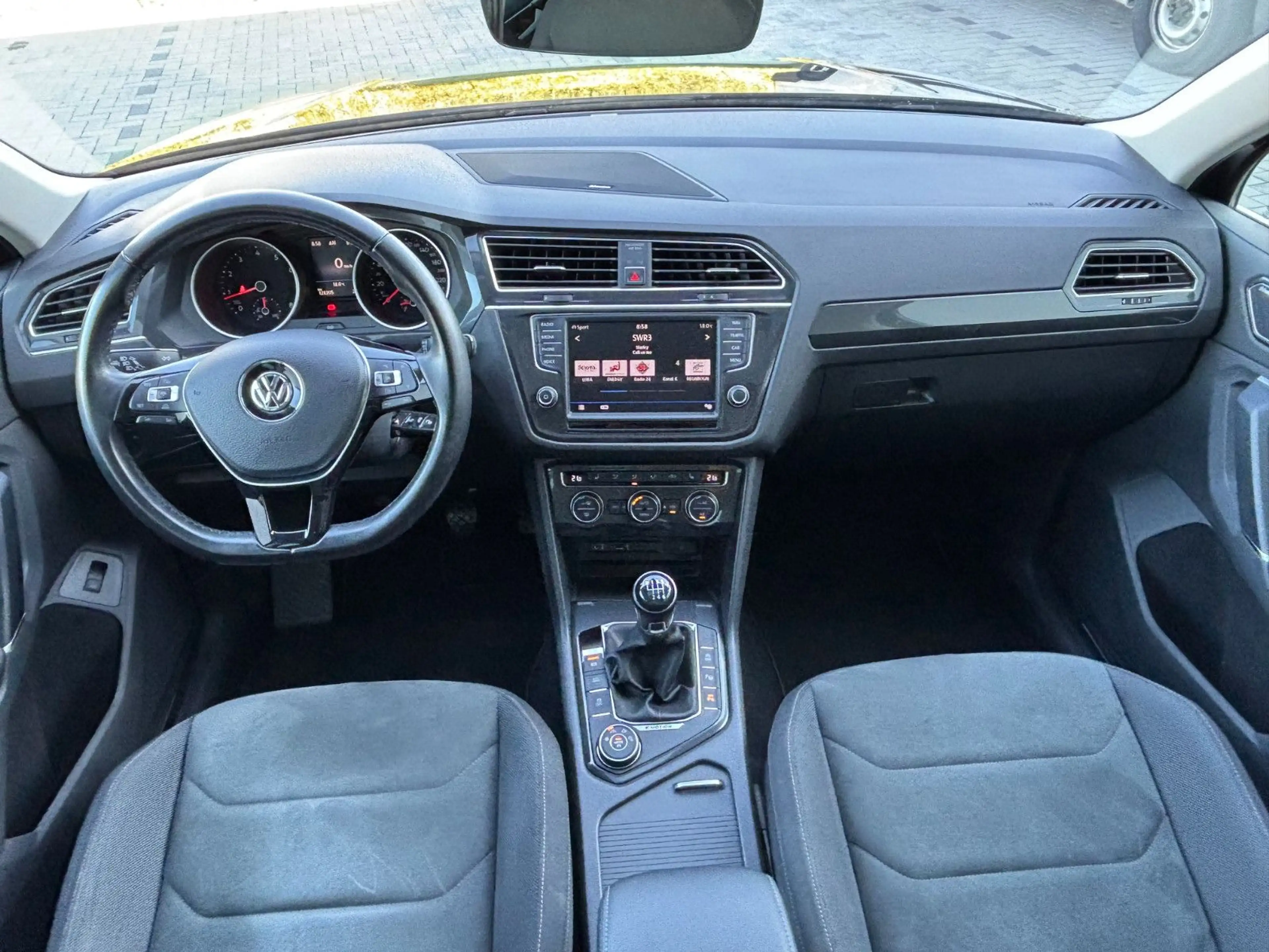 Volkswagen Tiguan Highline 4Motion NAVI LED PANO KAMERA — photo 14