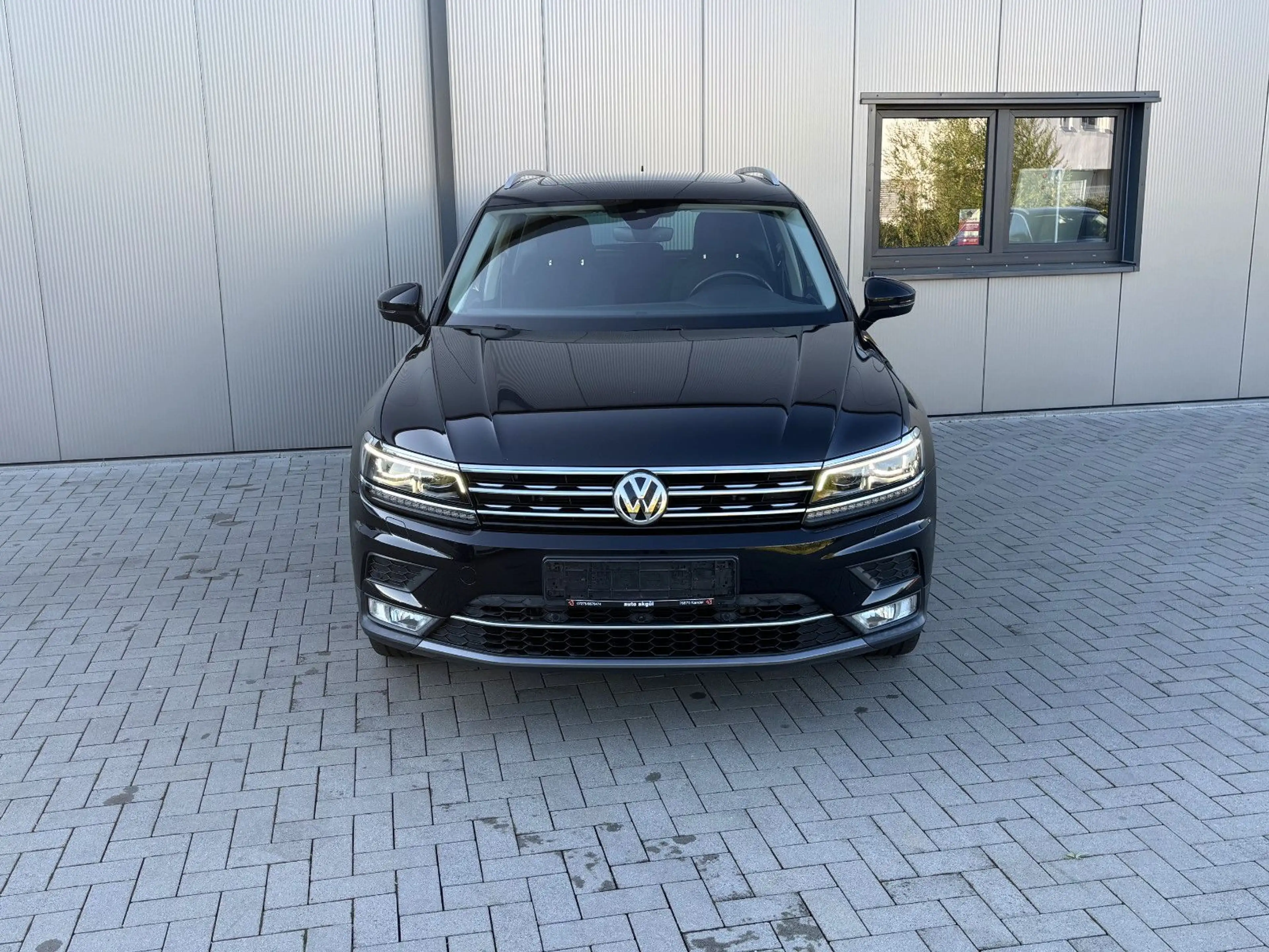 Volkswagen Tiguan Highline 4Motion NAVI LED PANO KAMERA — photo 3
