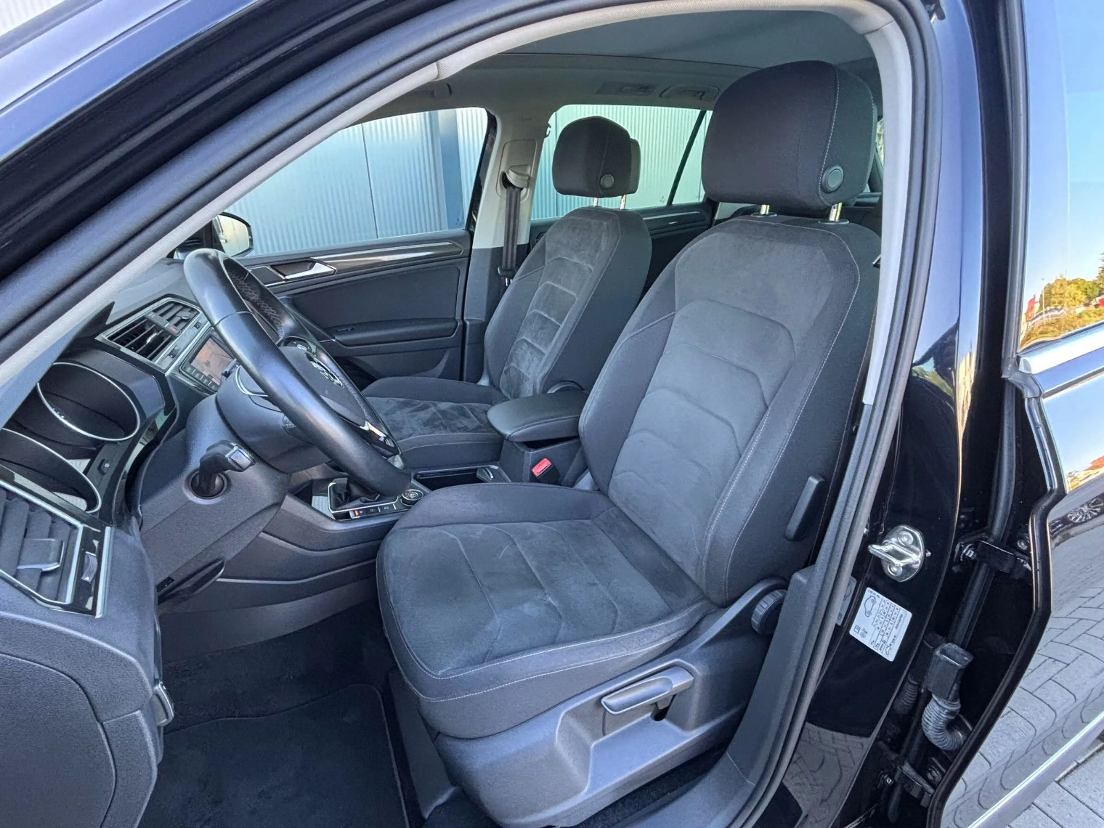 Volkswagen Tiguan Highline 4Motion NAVI LED PANO KAMERA — photo 13