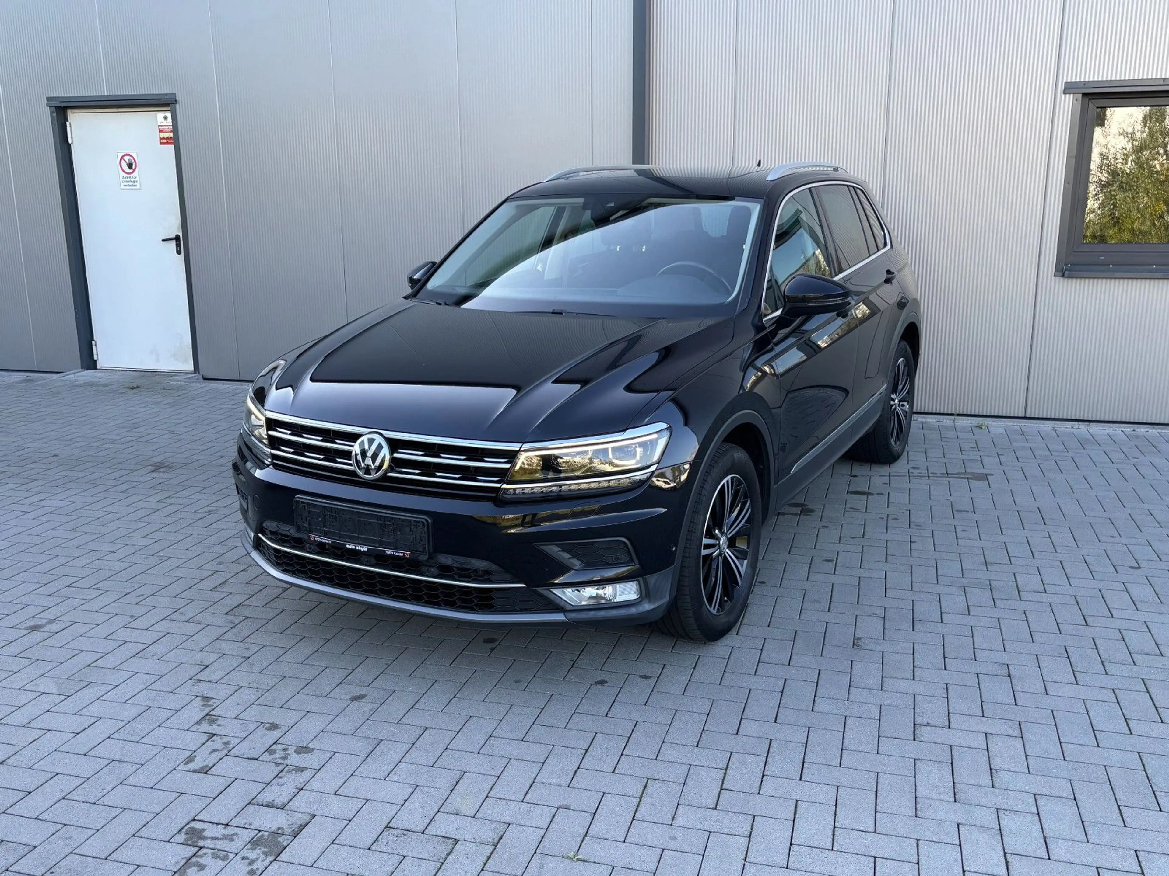Volkswagen Tiguan Highline 4Motion NAVI LED PANO KAMERA — photo 2