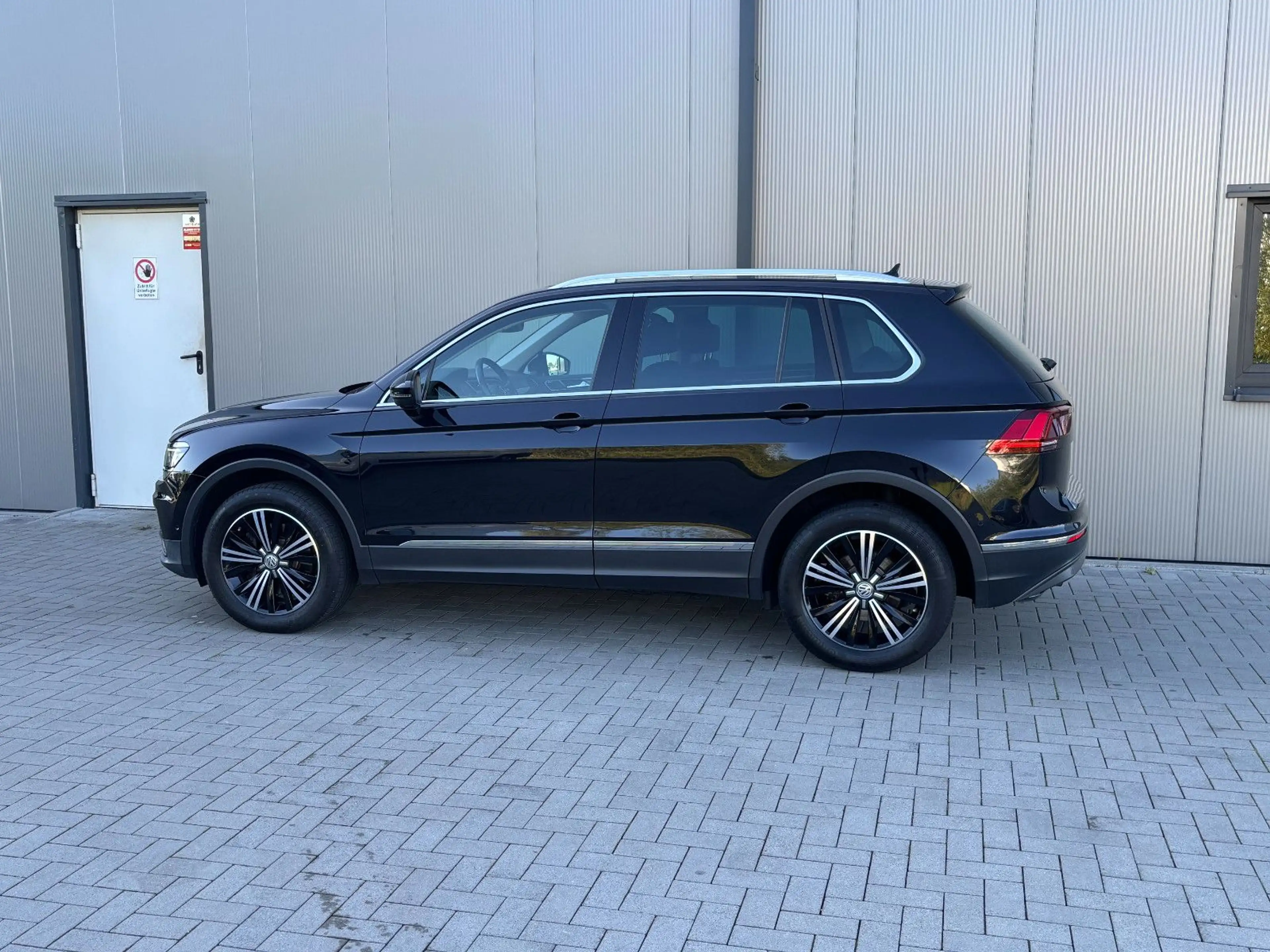 Volkswagen Tiguan Highline 4Motion NAVI LED PANO KAMERA — photo 8