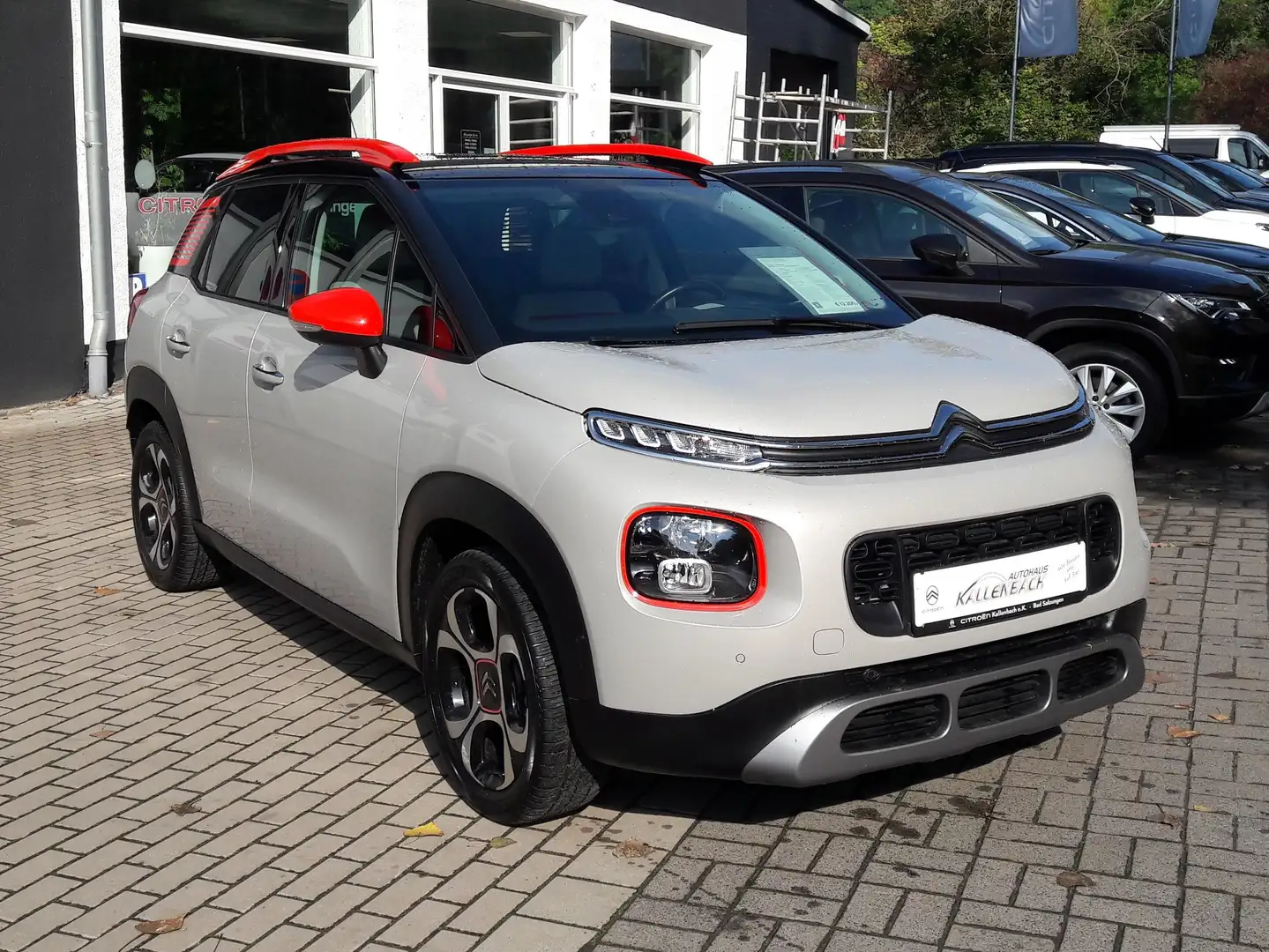 Citroen C3 Aircross Shine/Aluf./Navi/Grip C./ Einp.h./Kamera/Schiebed. Beige - 1