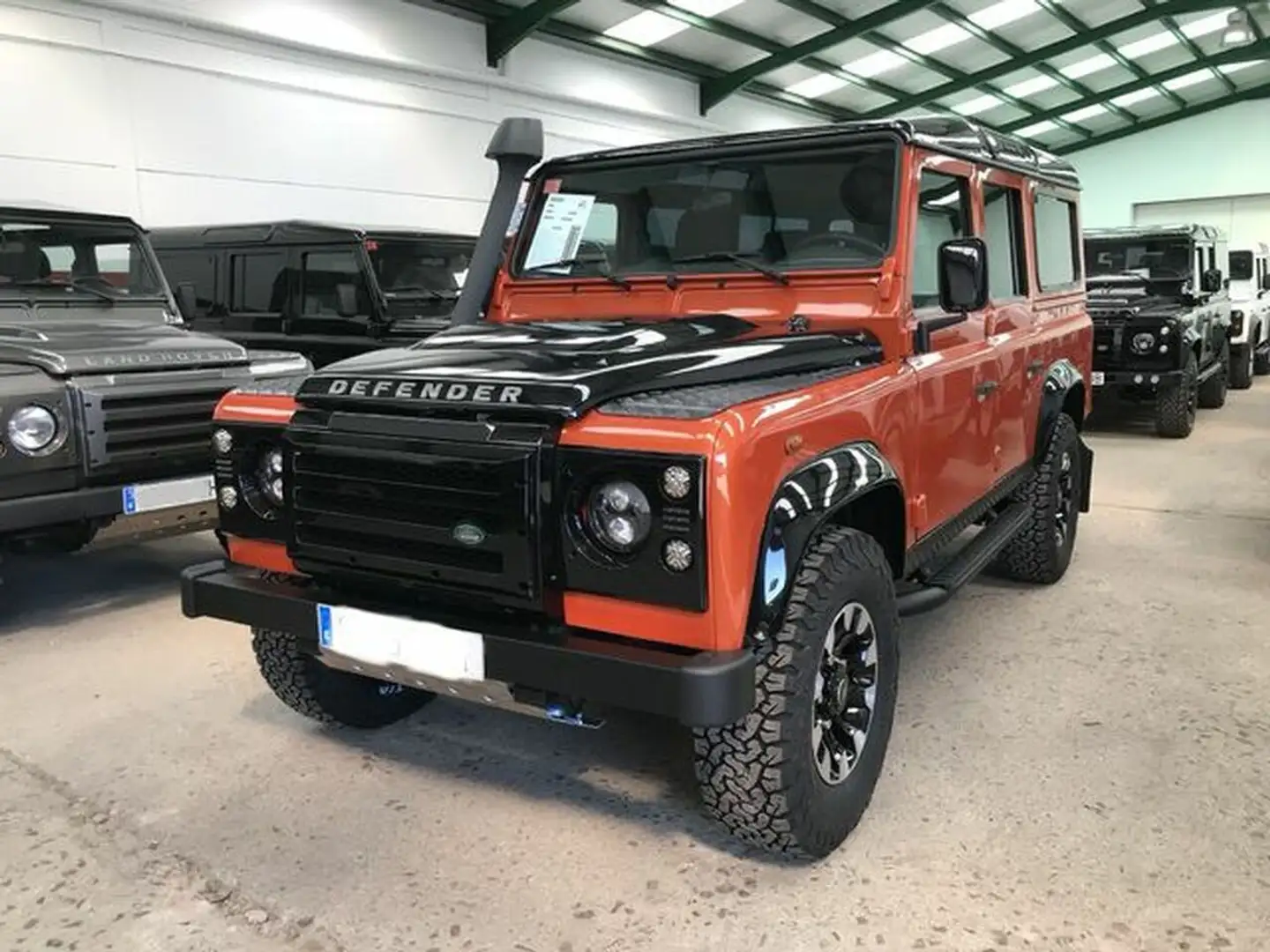 Land Rover Defender 110 SW E Oranje - 1